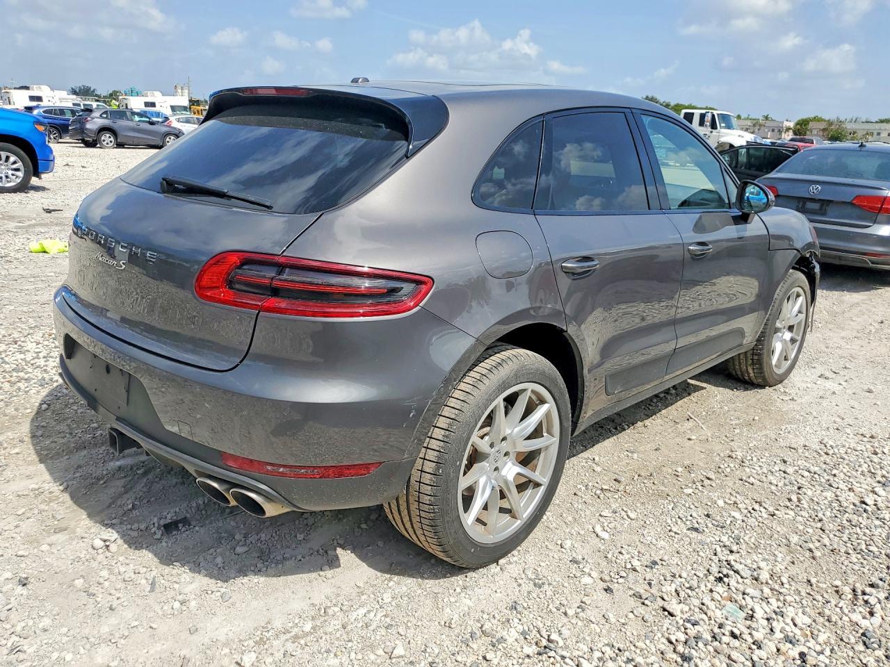 2016 Porsche Macan, S