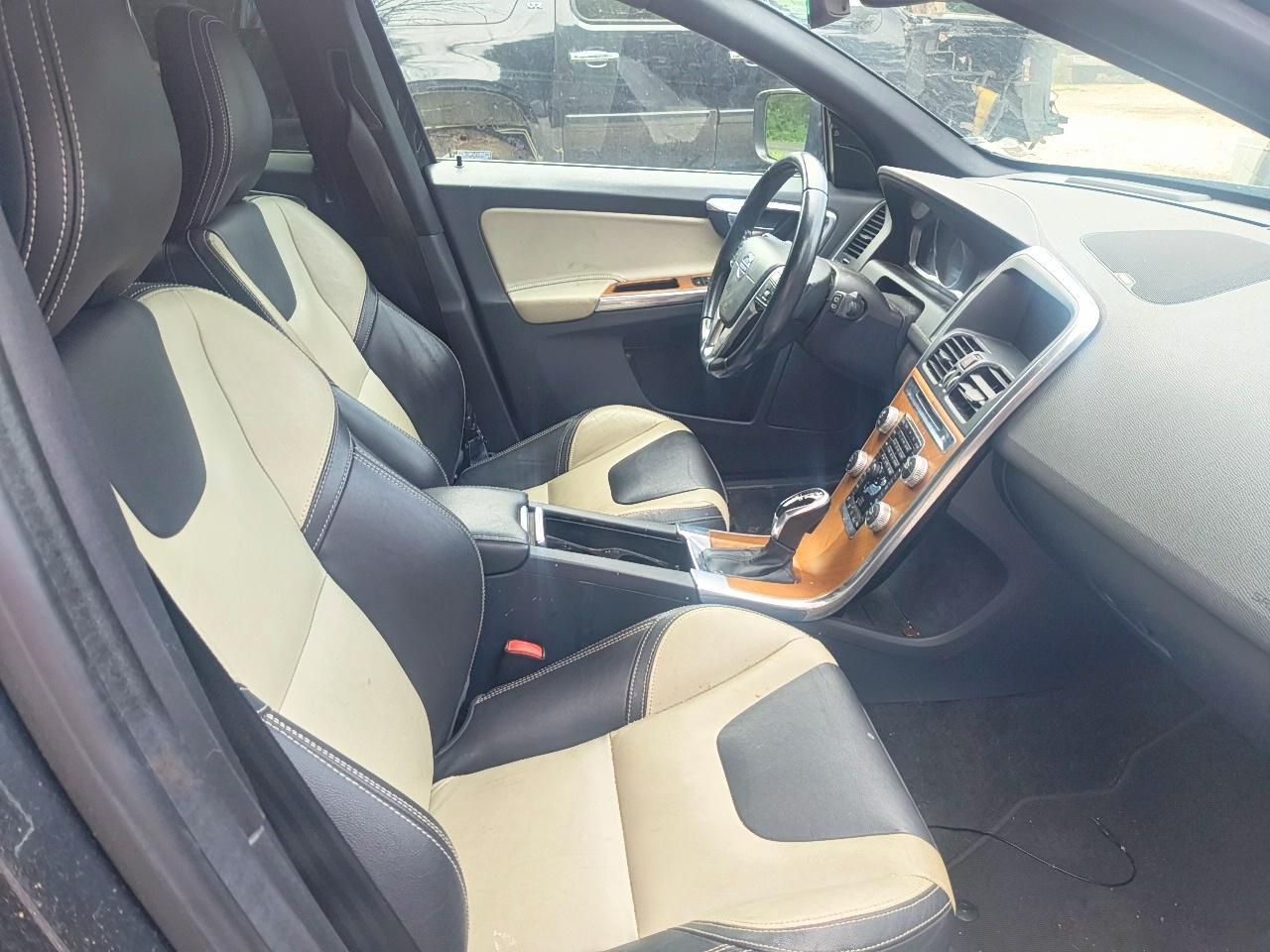 2015 Volvo XC60, Platinum (no...