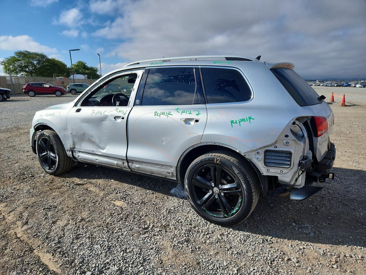 2017 Volkswagen Touareg, Wolf...
