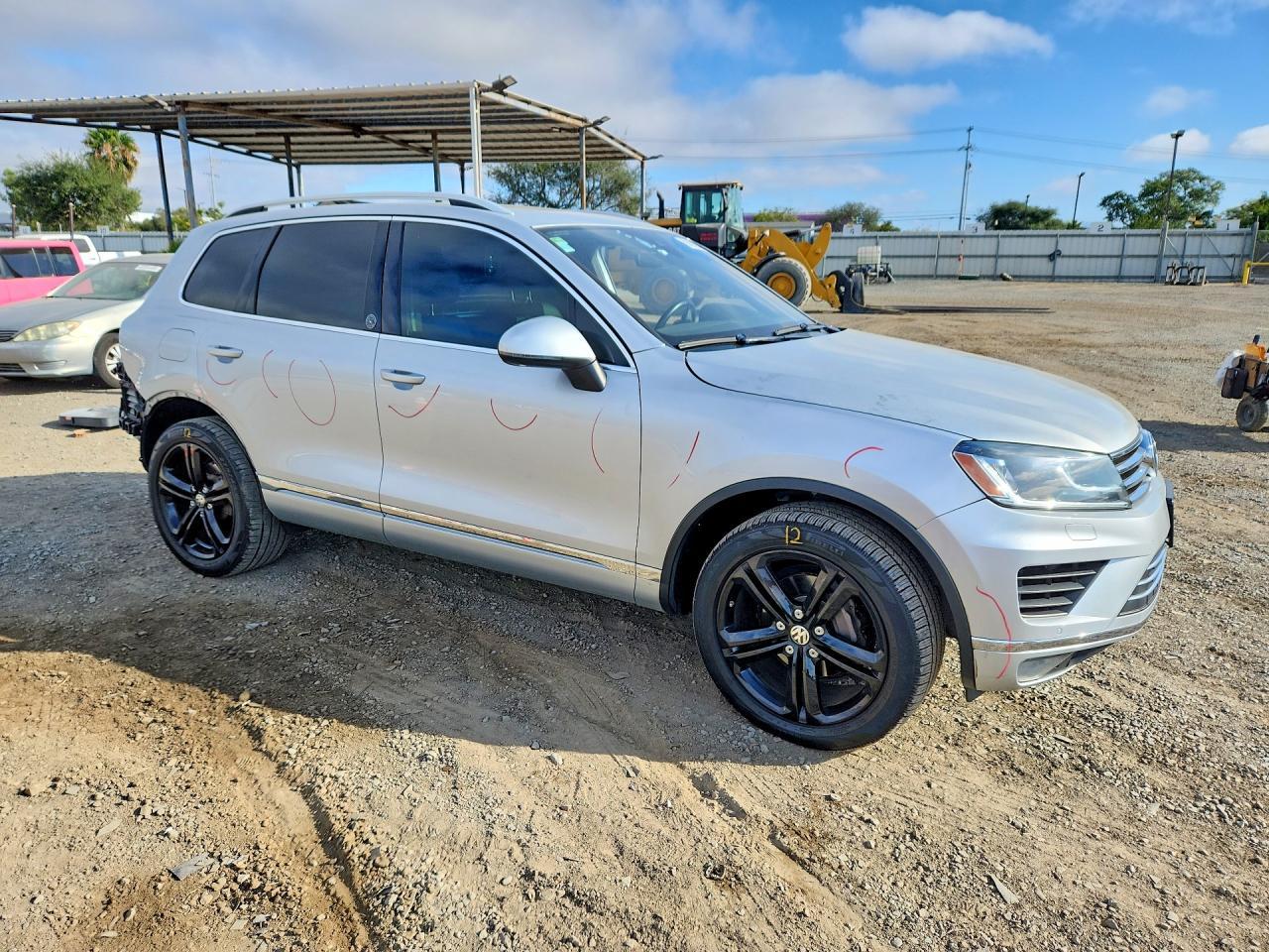 2017 Volkswagen Touareg, Wolf...