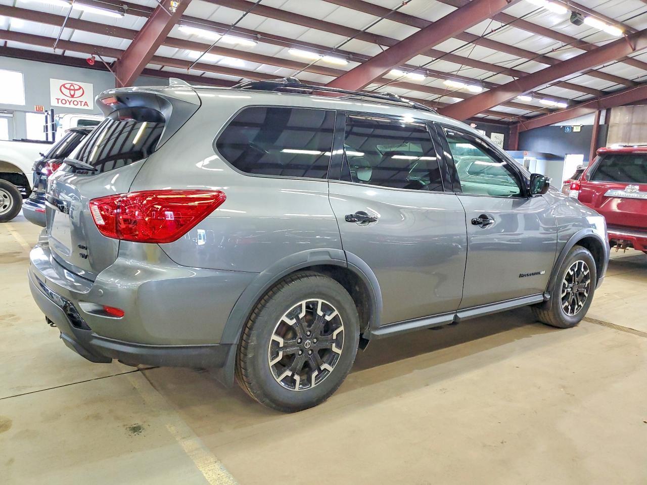 2020 Nissan Pathfinder, SV