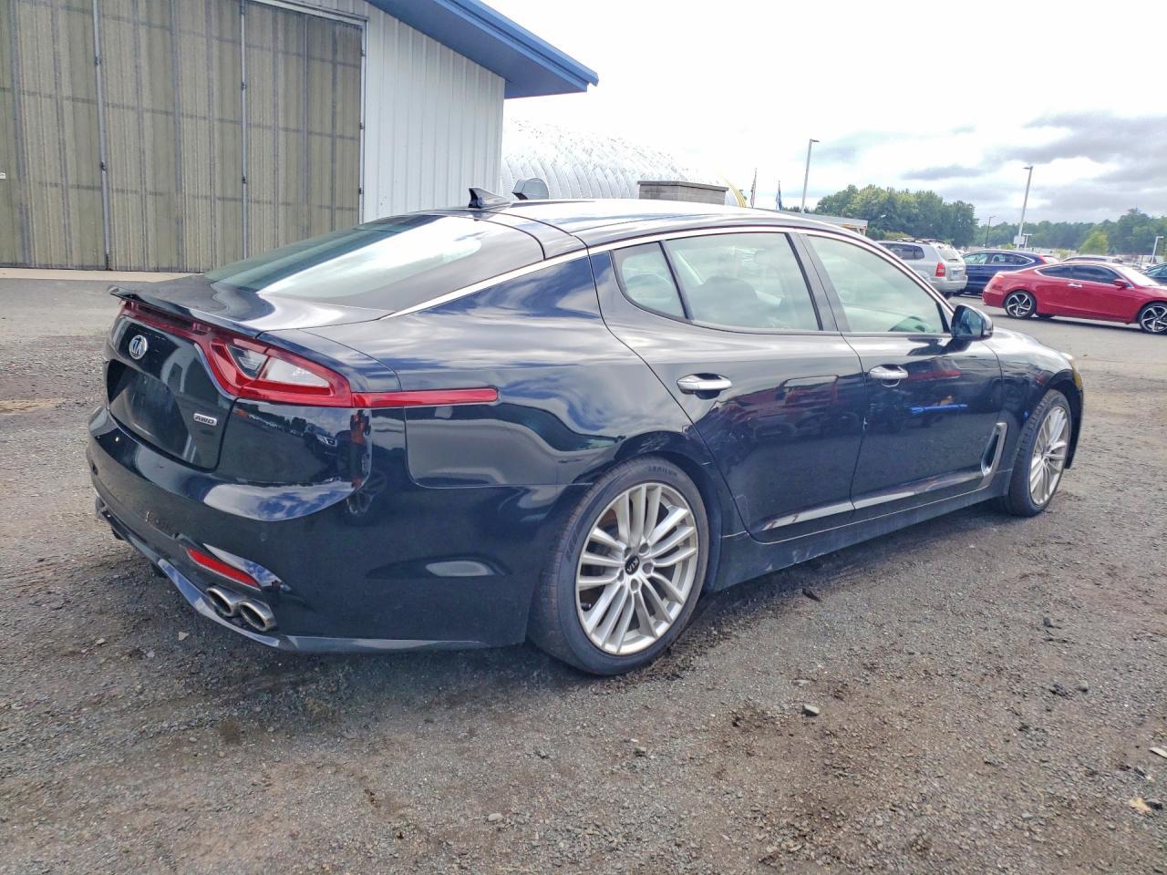 2018 KIA Stinger, Base