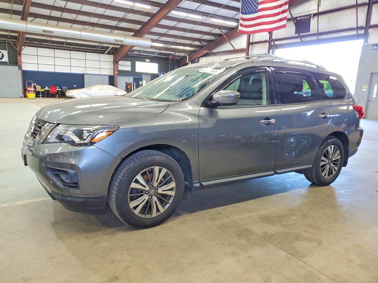 2018 Nissan Pathfinder, S