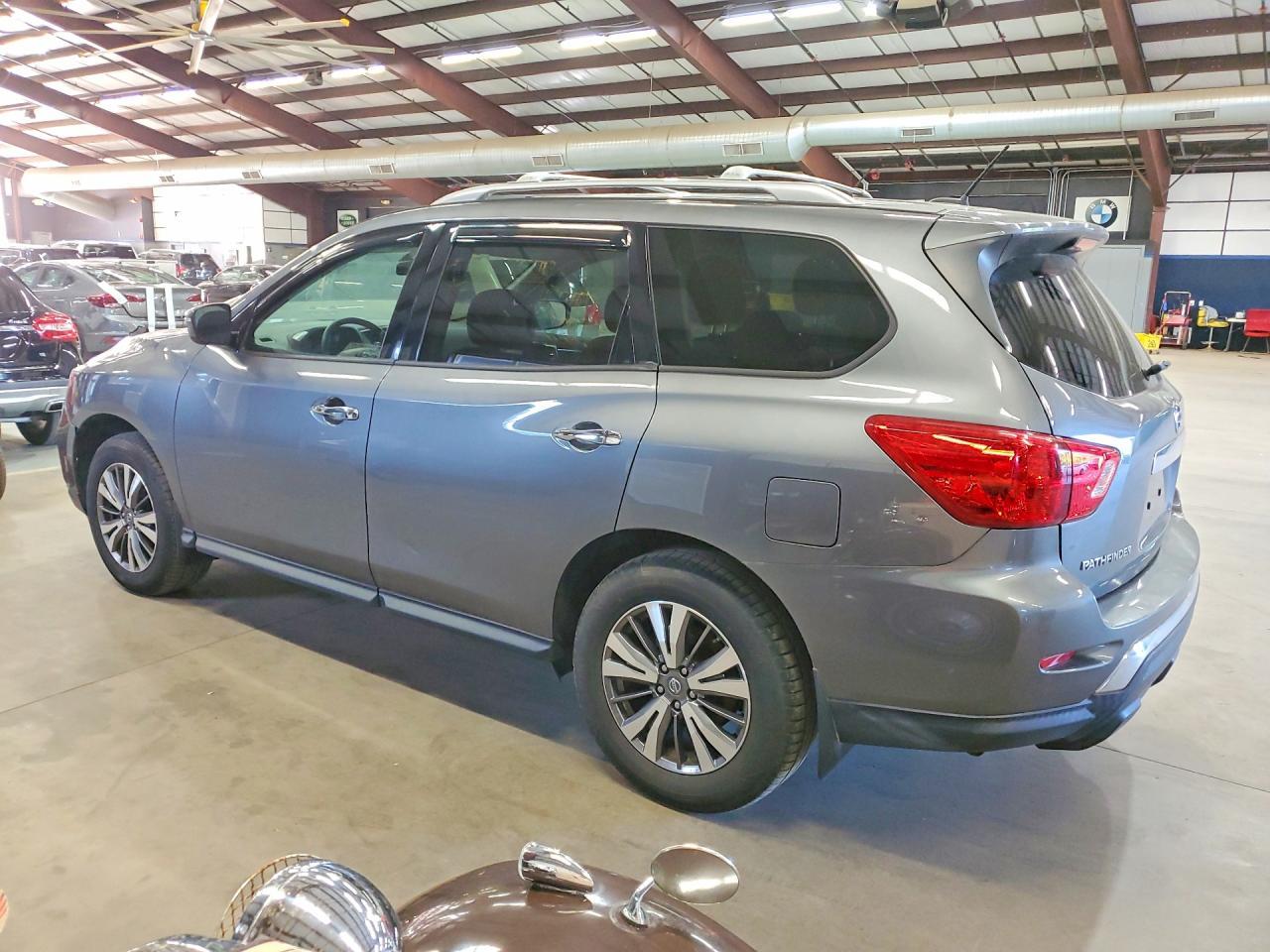 2018 Nissan Pathfinder, S