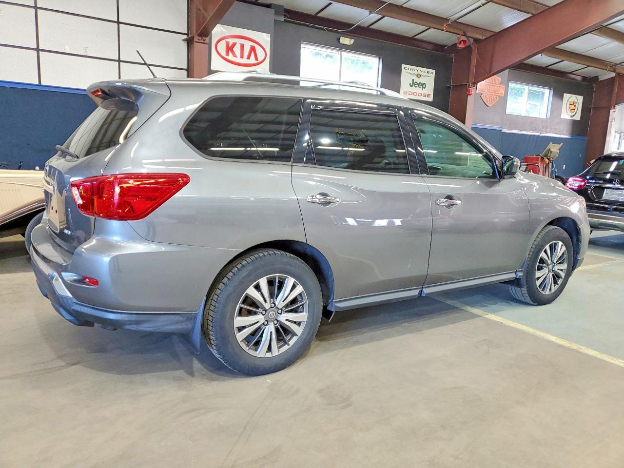 2018 Nissan Pathfinder, S