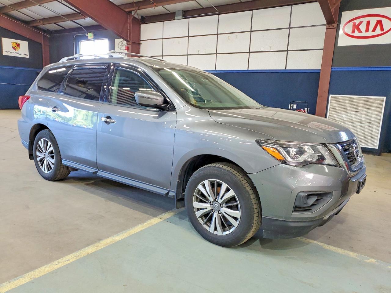 2018 Nissan Pathfinder, S