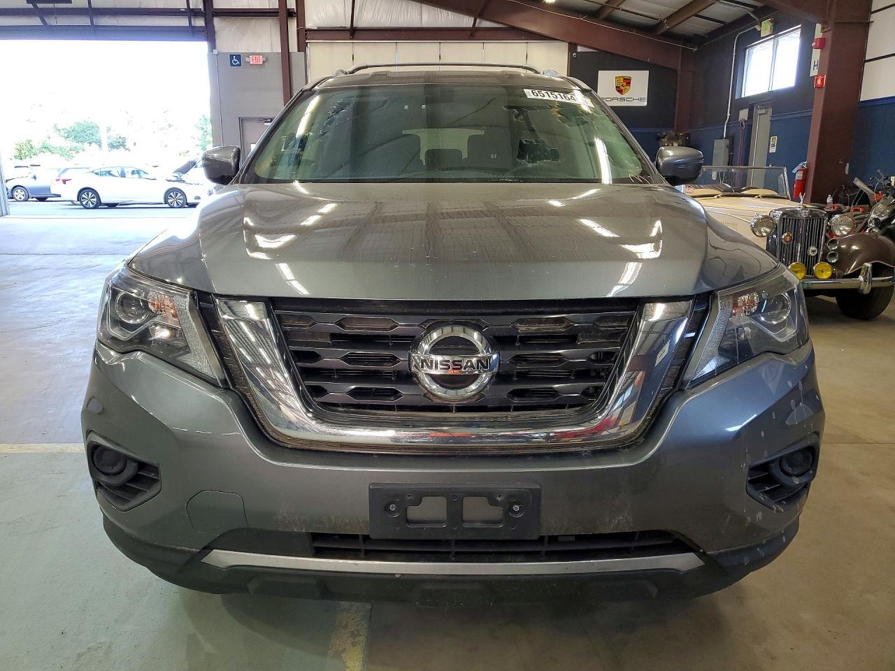 2018 Nissan Pathfinder, S