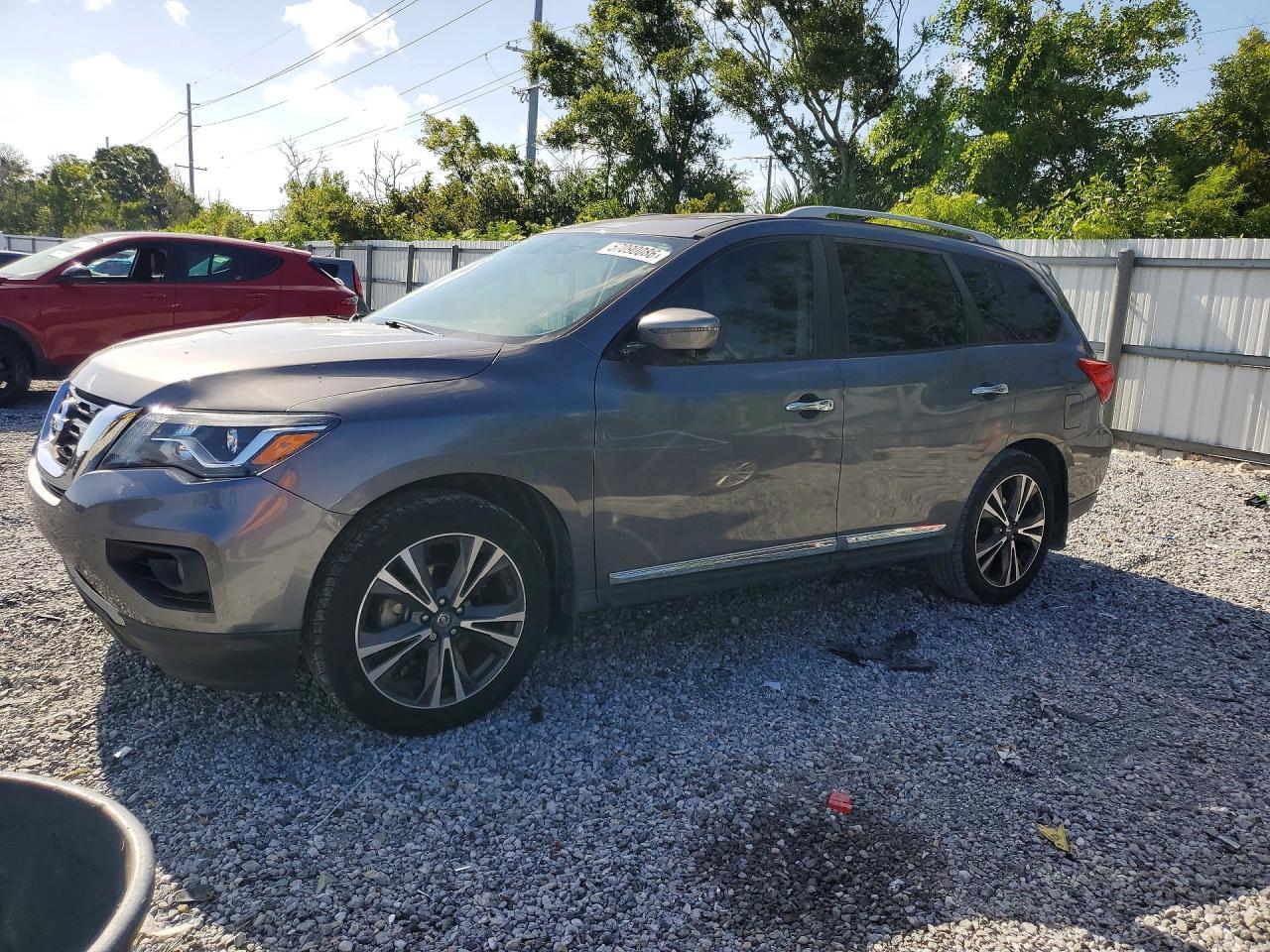 2017 Nissan Pathfinder, Platinum