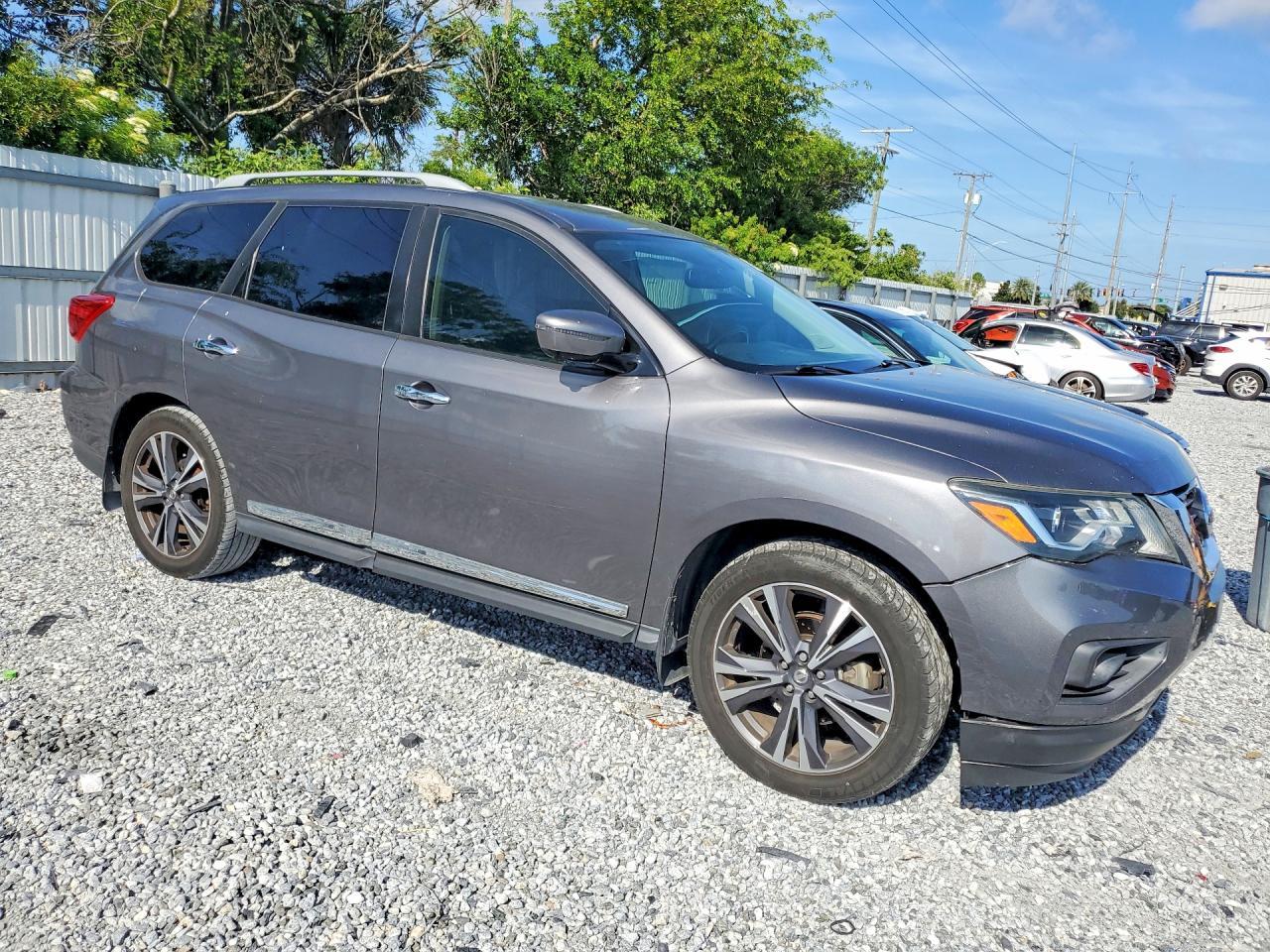 2017 Nissan Pathfinder, Platinum