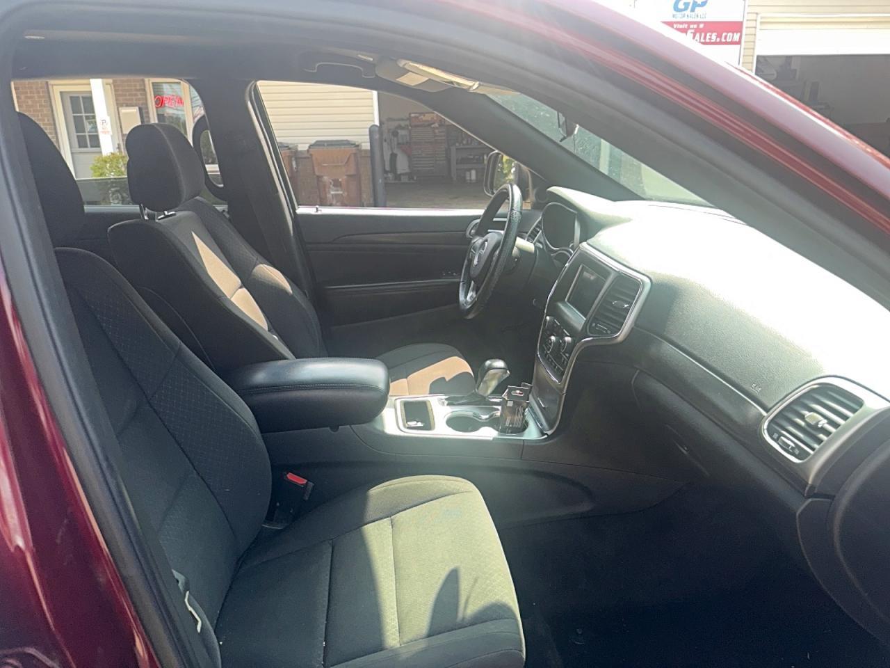 2018 Jeep Grand Cherokee, Laredo