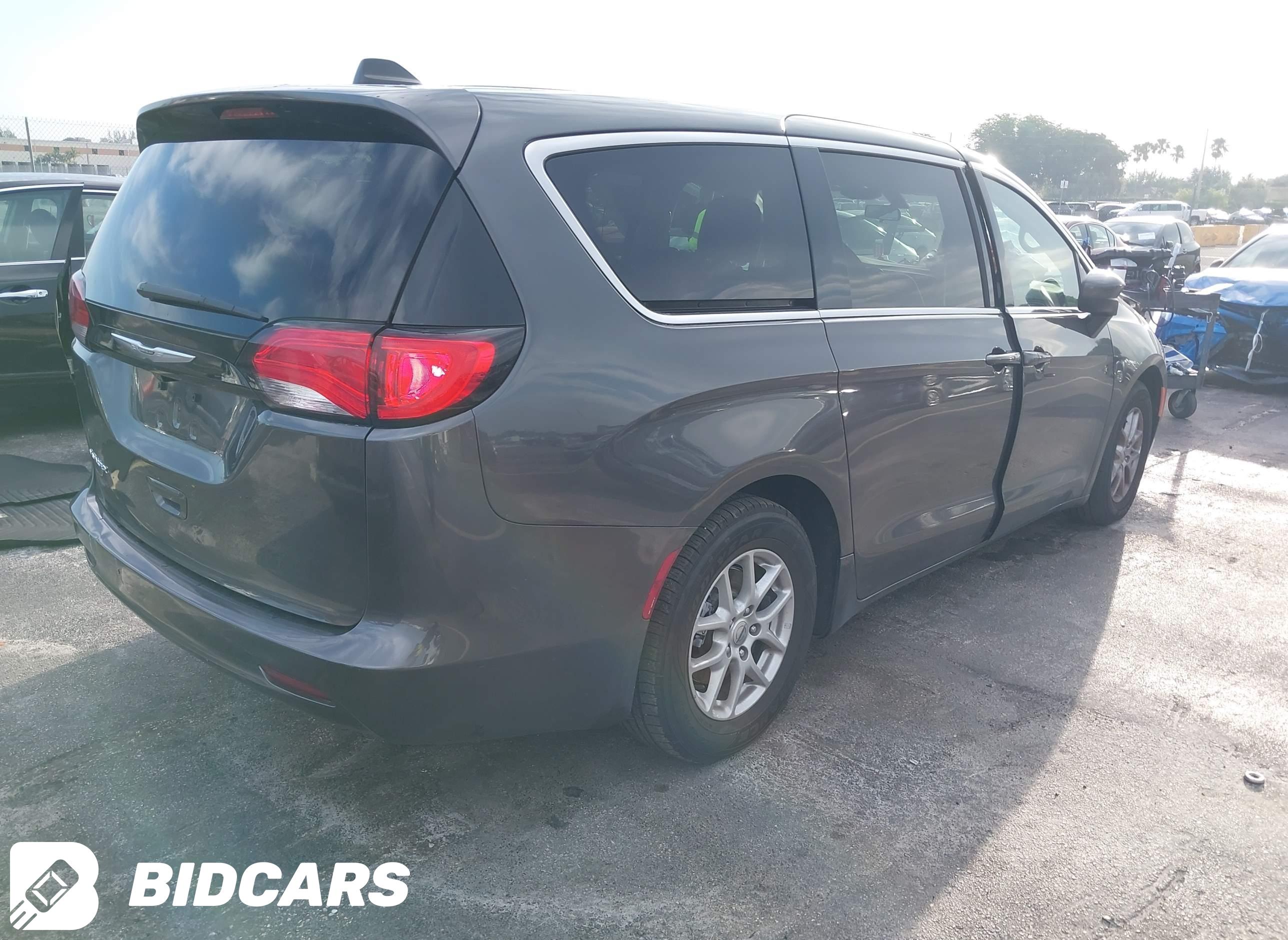 2022 Chrysler Voyager, LX