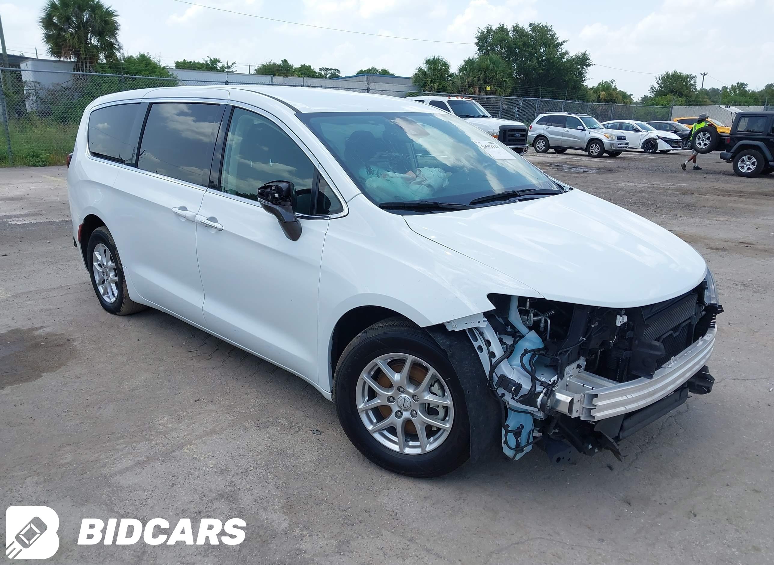 2023 Chrysler Voyager, LX
