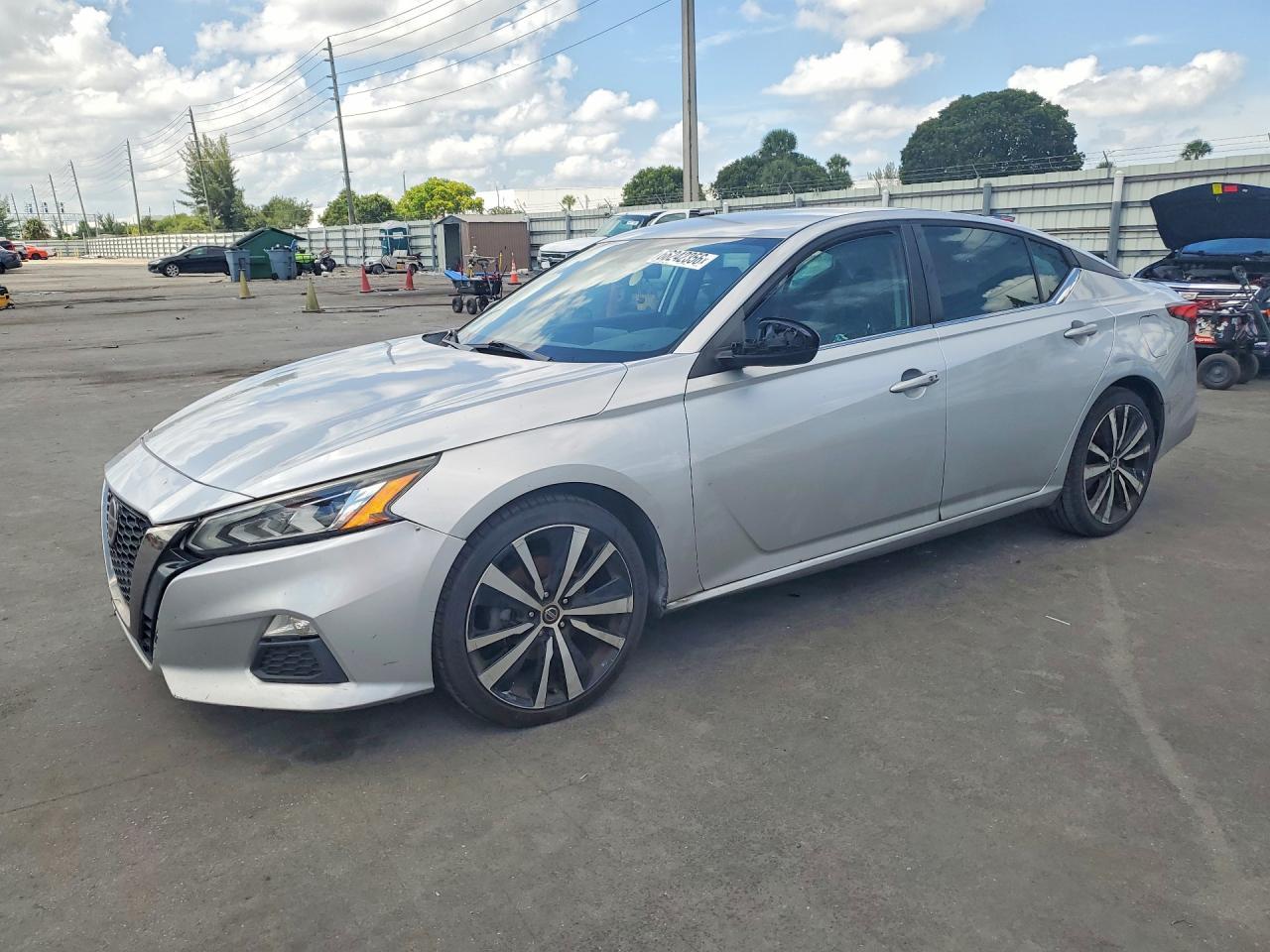 2019 Nissan Altima, SR