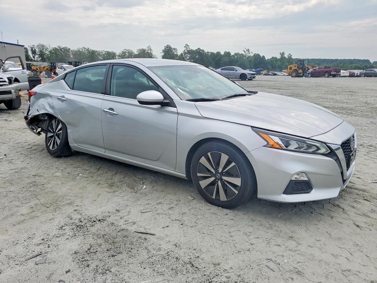 2022 Nissan Altima, SV