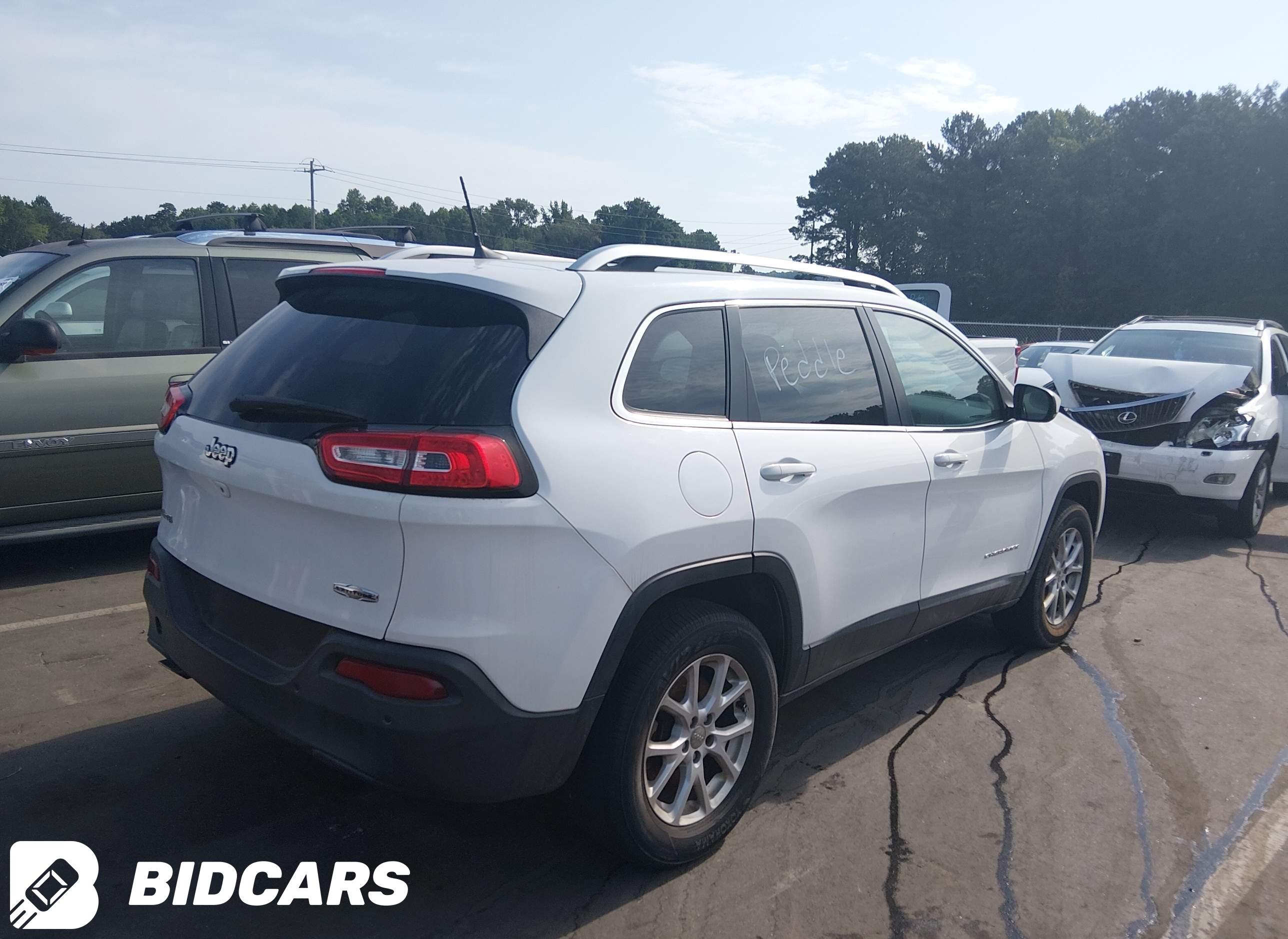 2016 Jeep Cherokee, Latitude