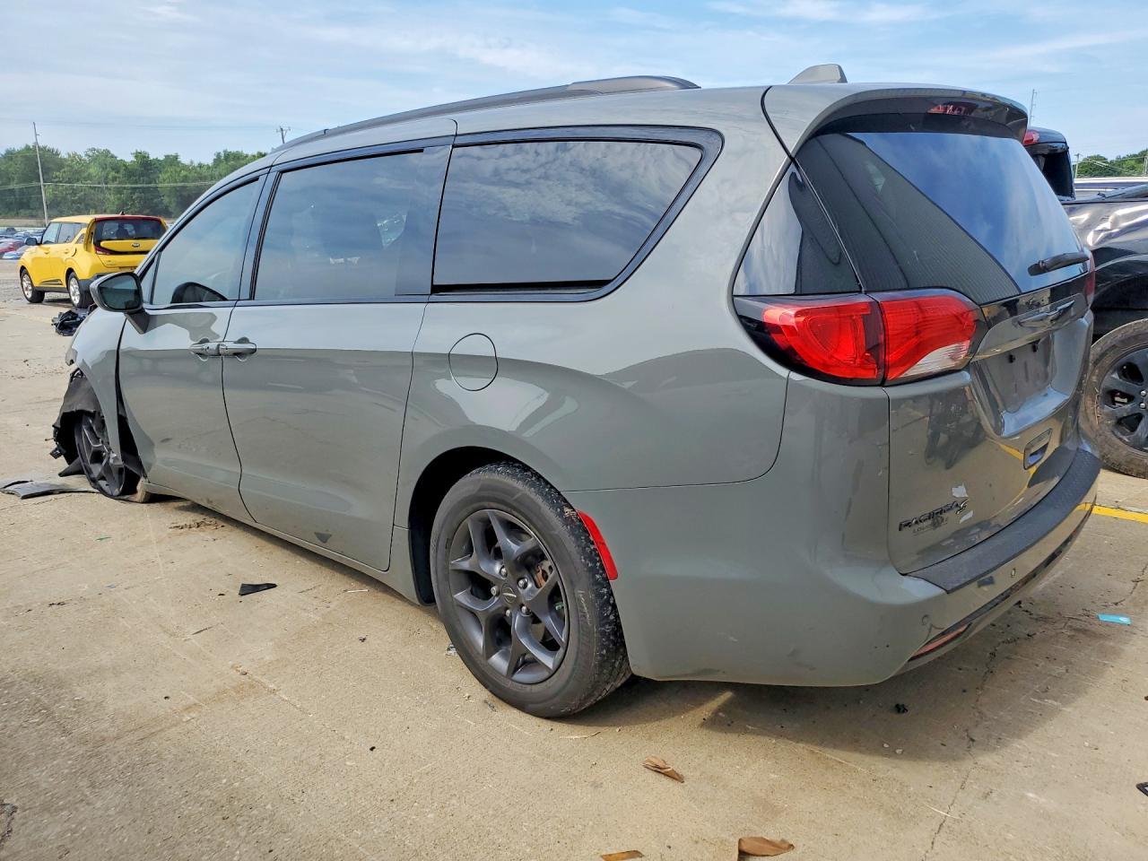 2020 Chrysler Pacifica, Touri...