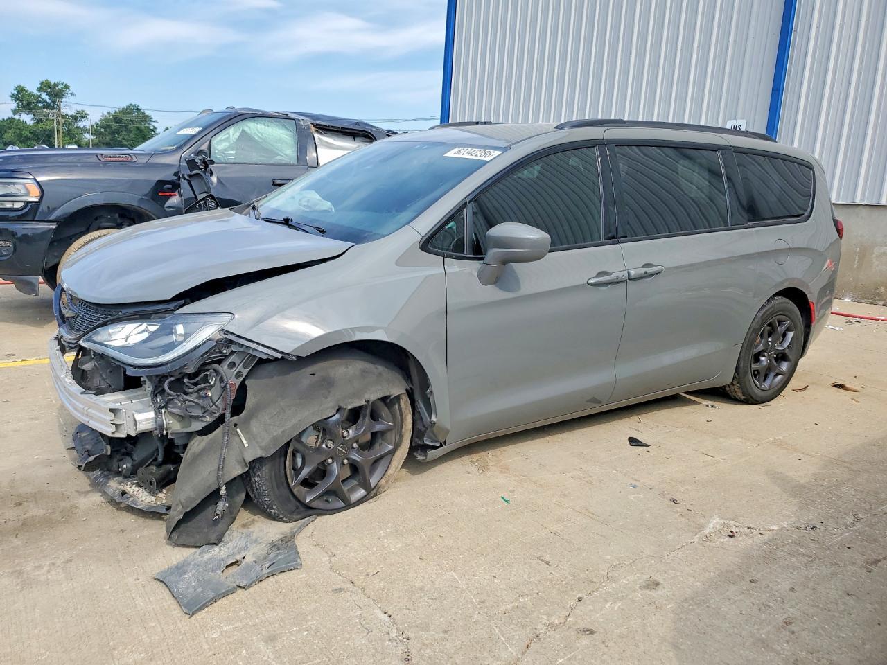 2020 Chrysler Pacifica, Touri...