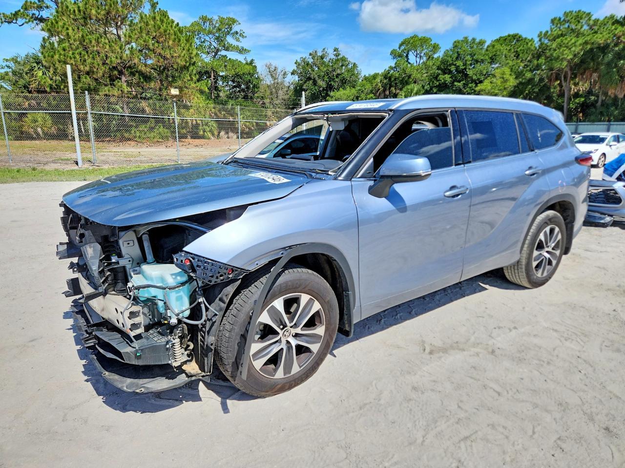 2022 Toyota Highlander, Xle