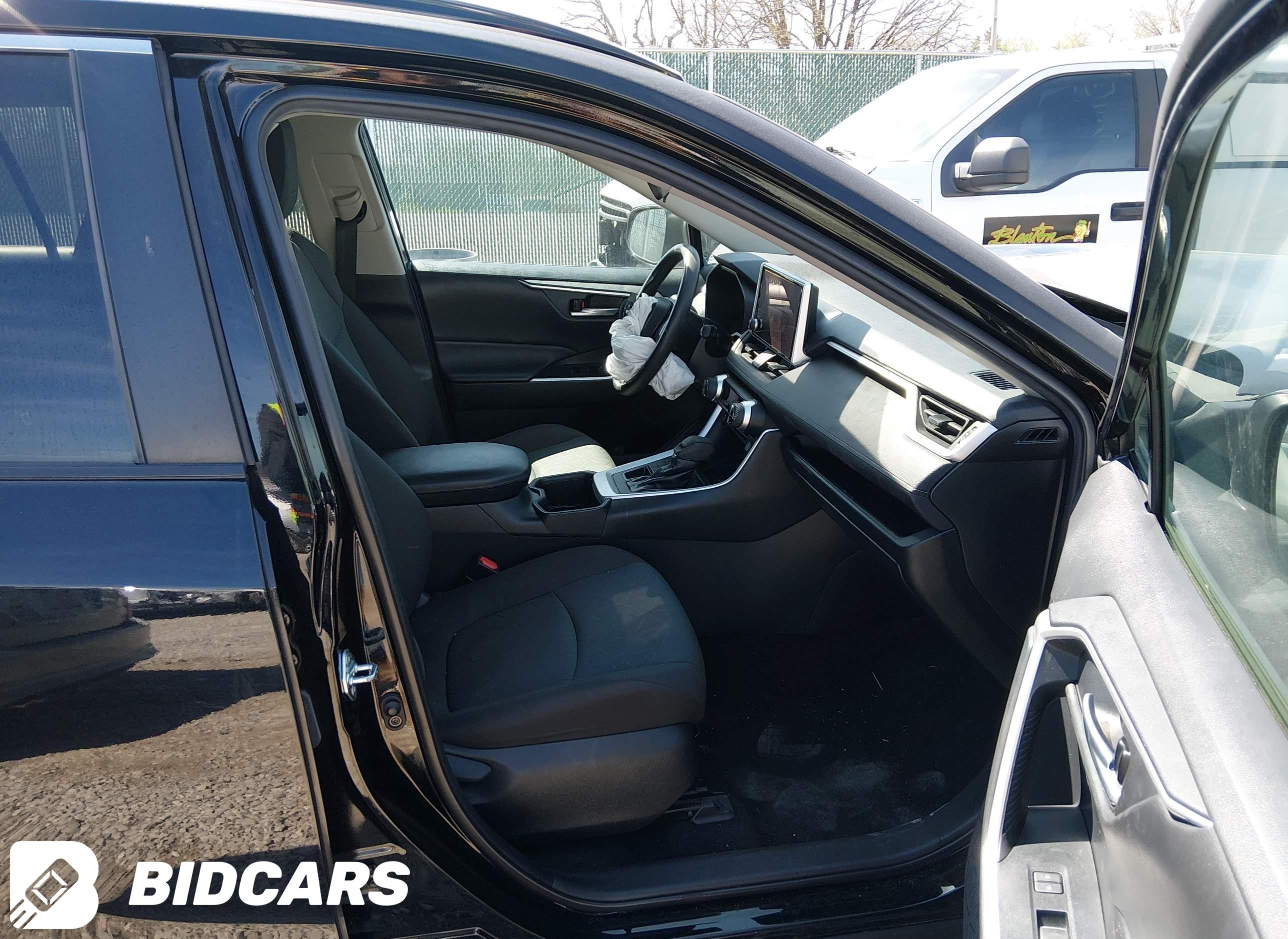 2023 Toyota RAV4, Xle