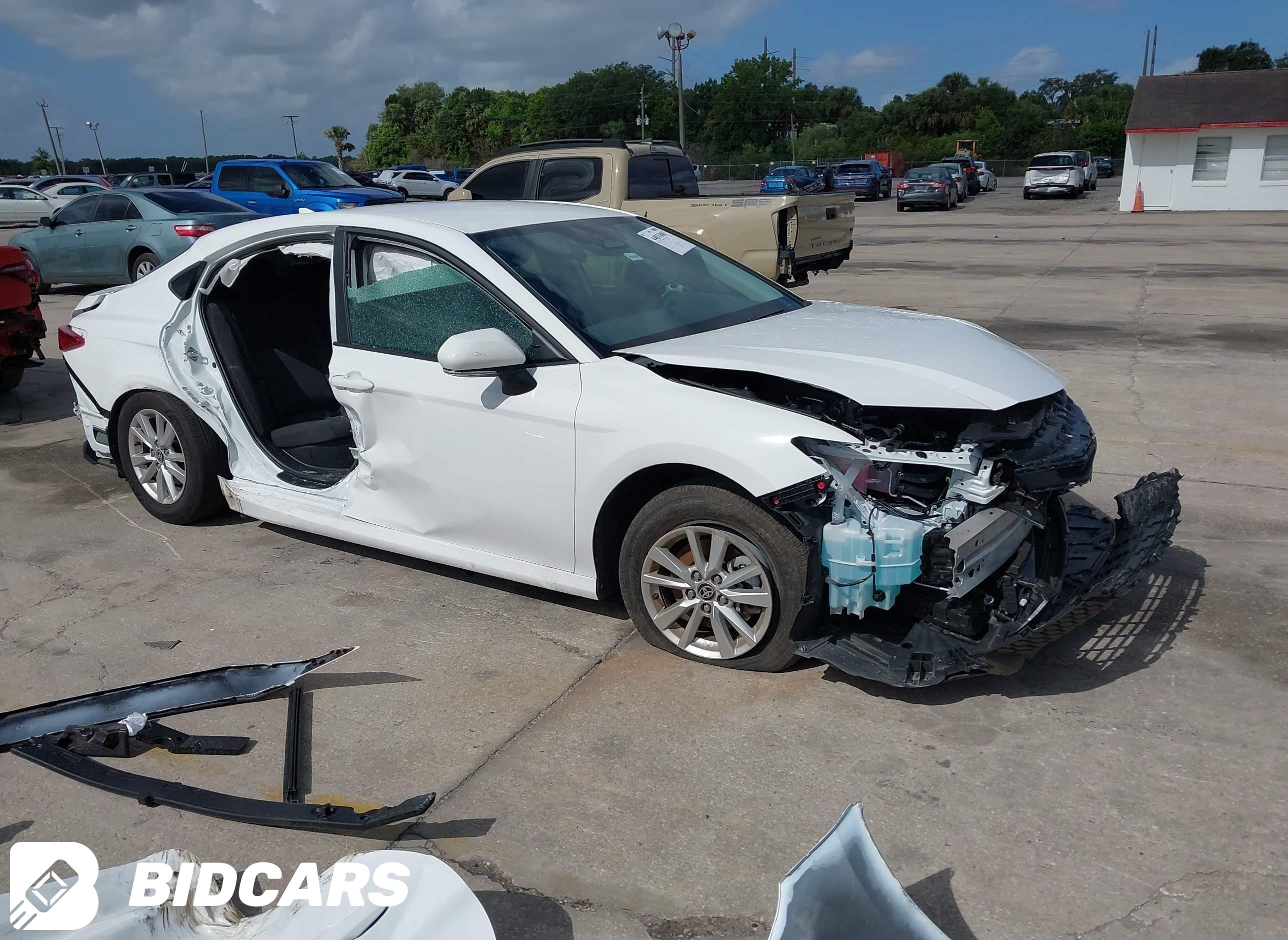 2025 Toyota Camry, LE