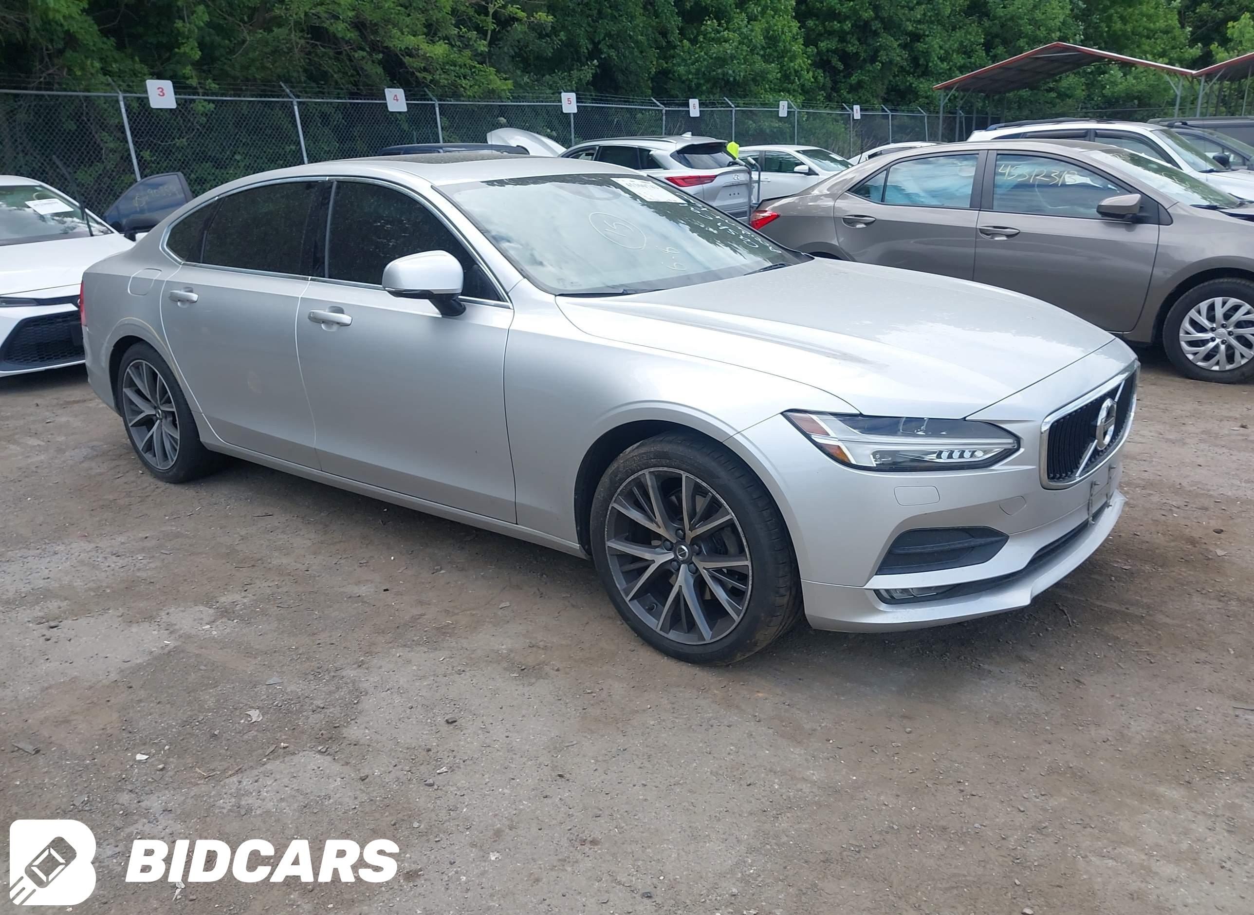 2018 Volvo S90, T5 Momentum
