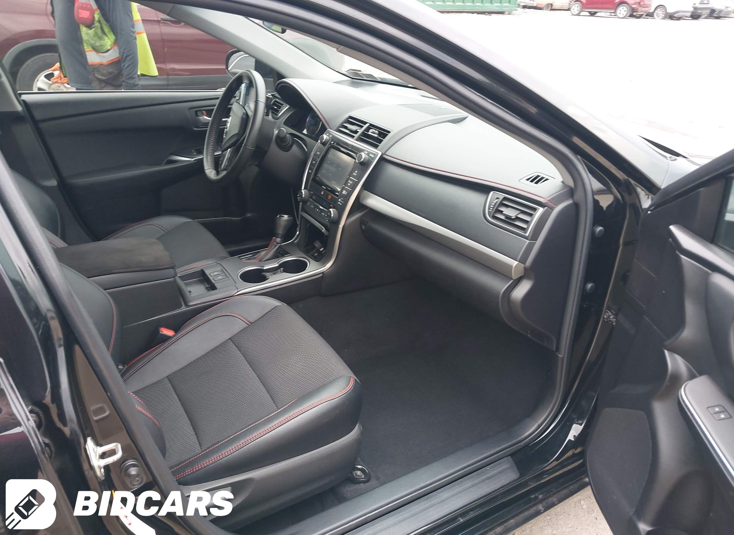 2016 Toyota Camry, Hybrid SE