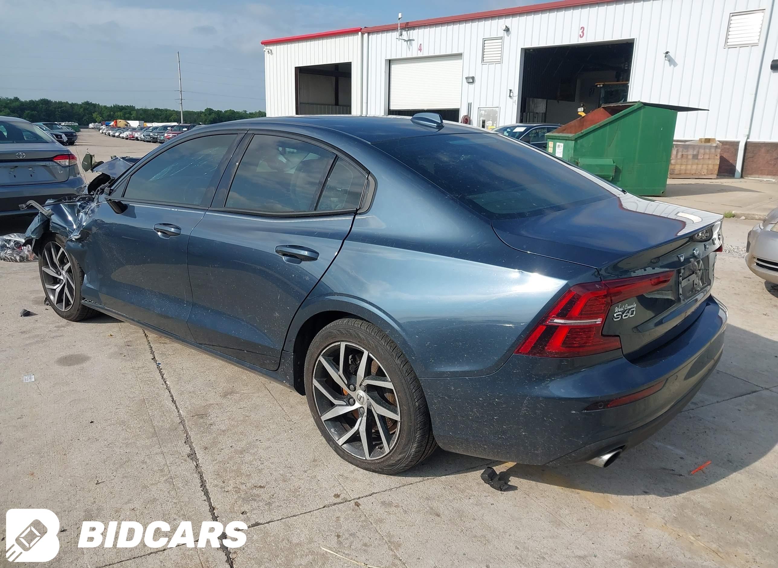 2020 Volvo S60, T6 Momentum