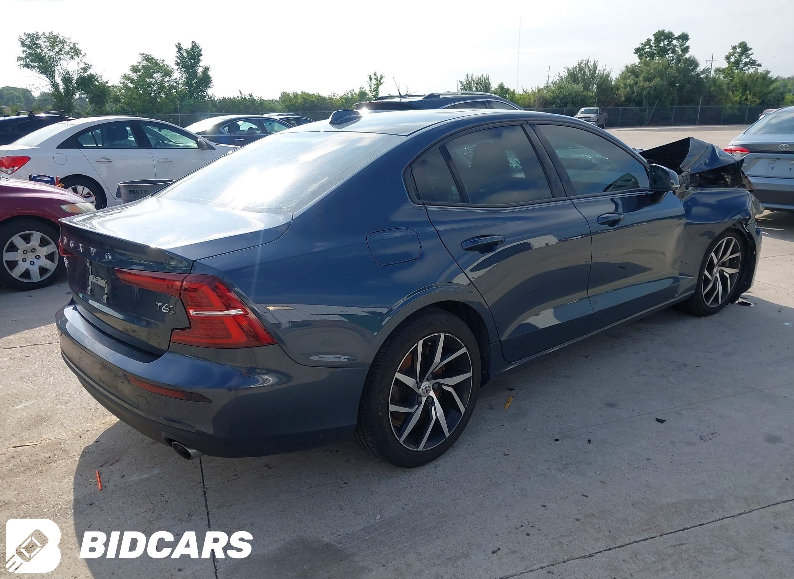2020 Volvo S60, T6 Momentum