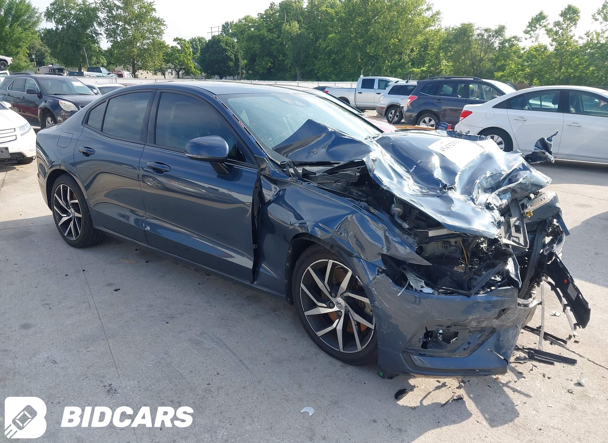 2020 Volvo S60, T6 Momentum