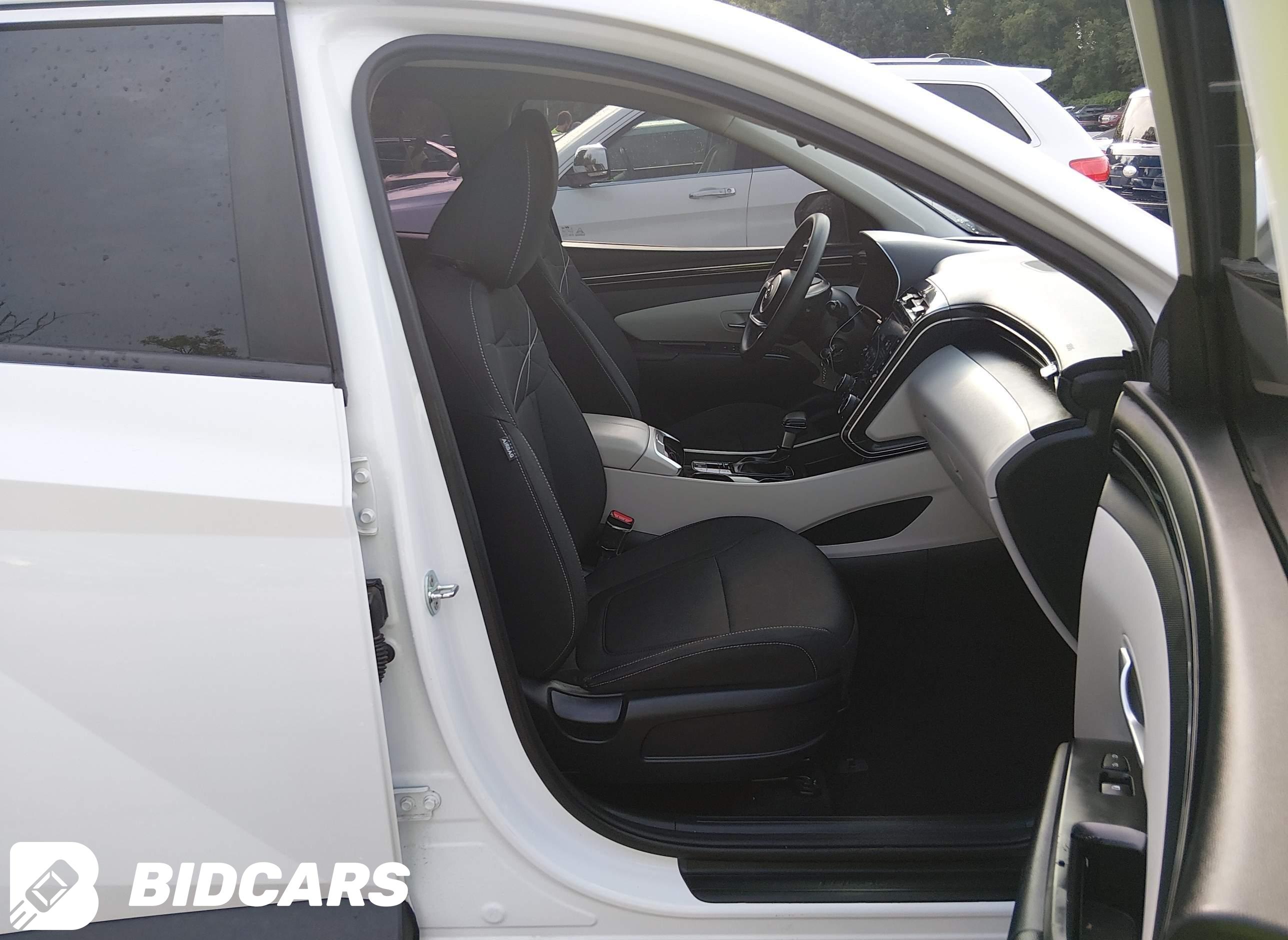 2022 Hyundai Tucson, SE