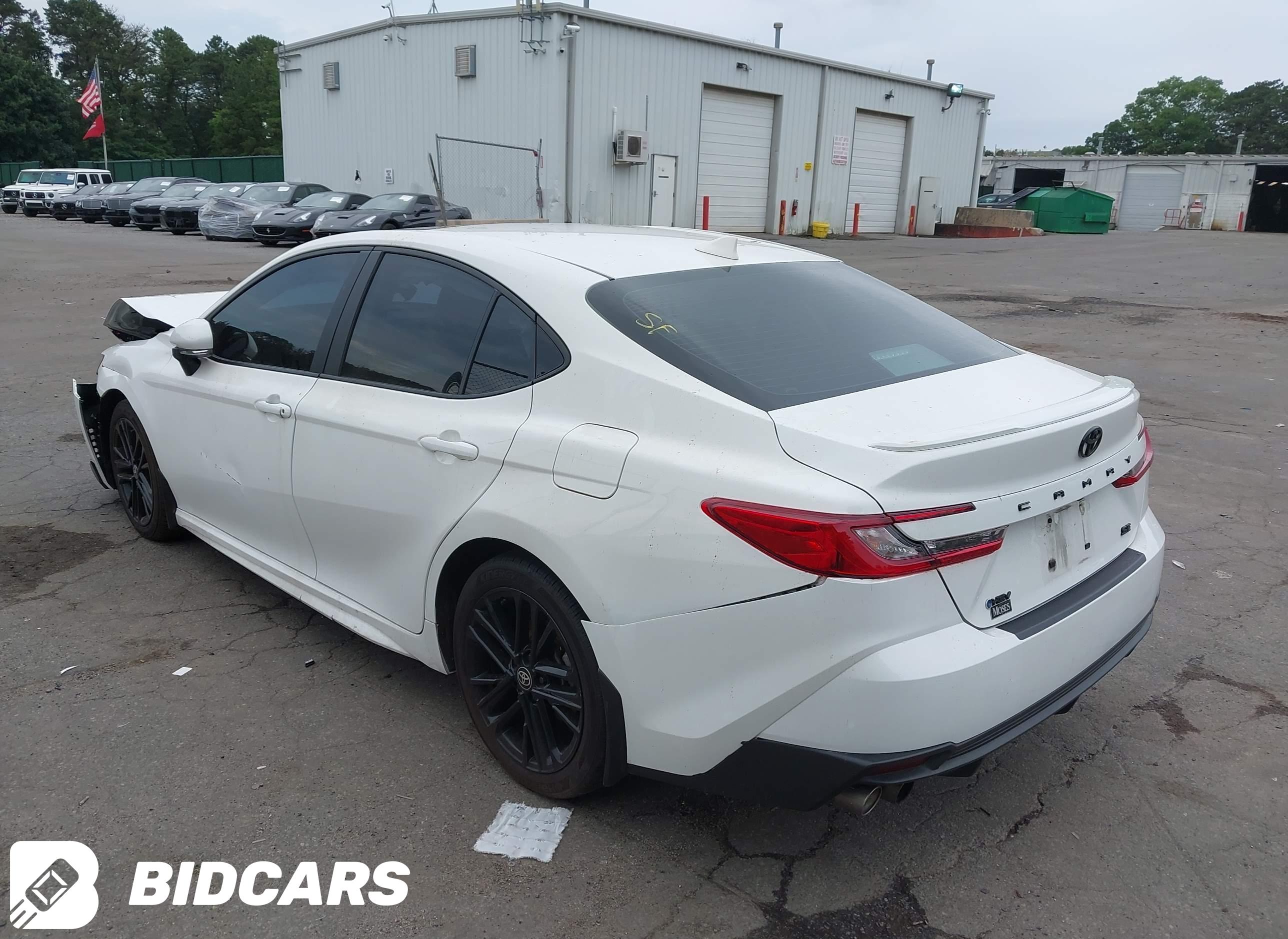 2025 Toyota Camry, SE