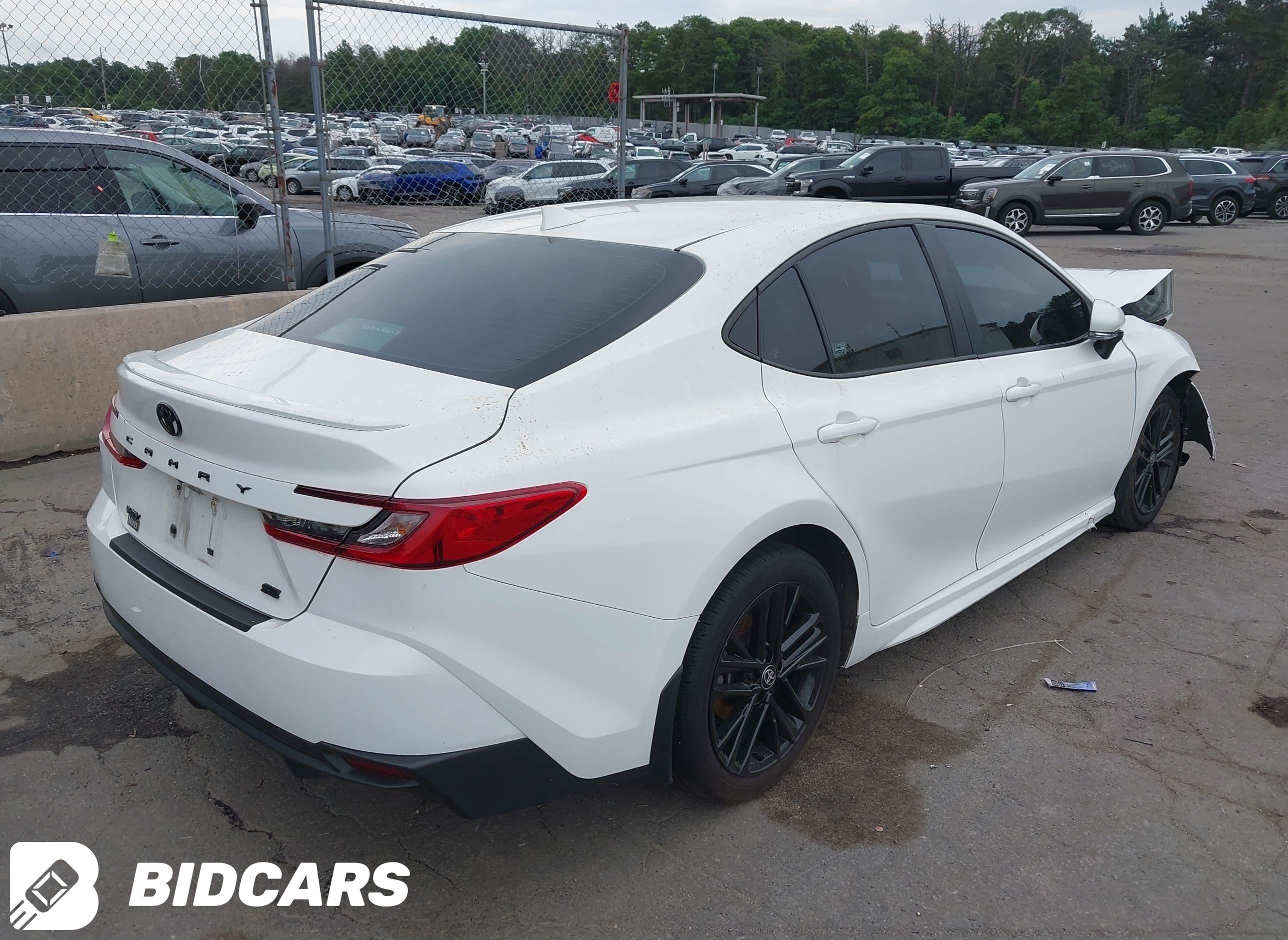 2025 Toyota Camry, SE