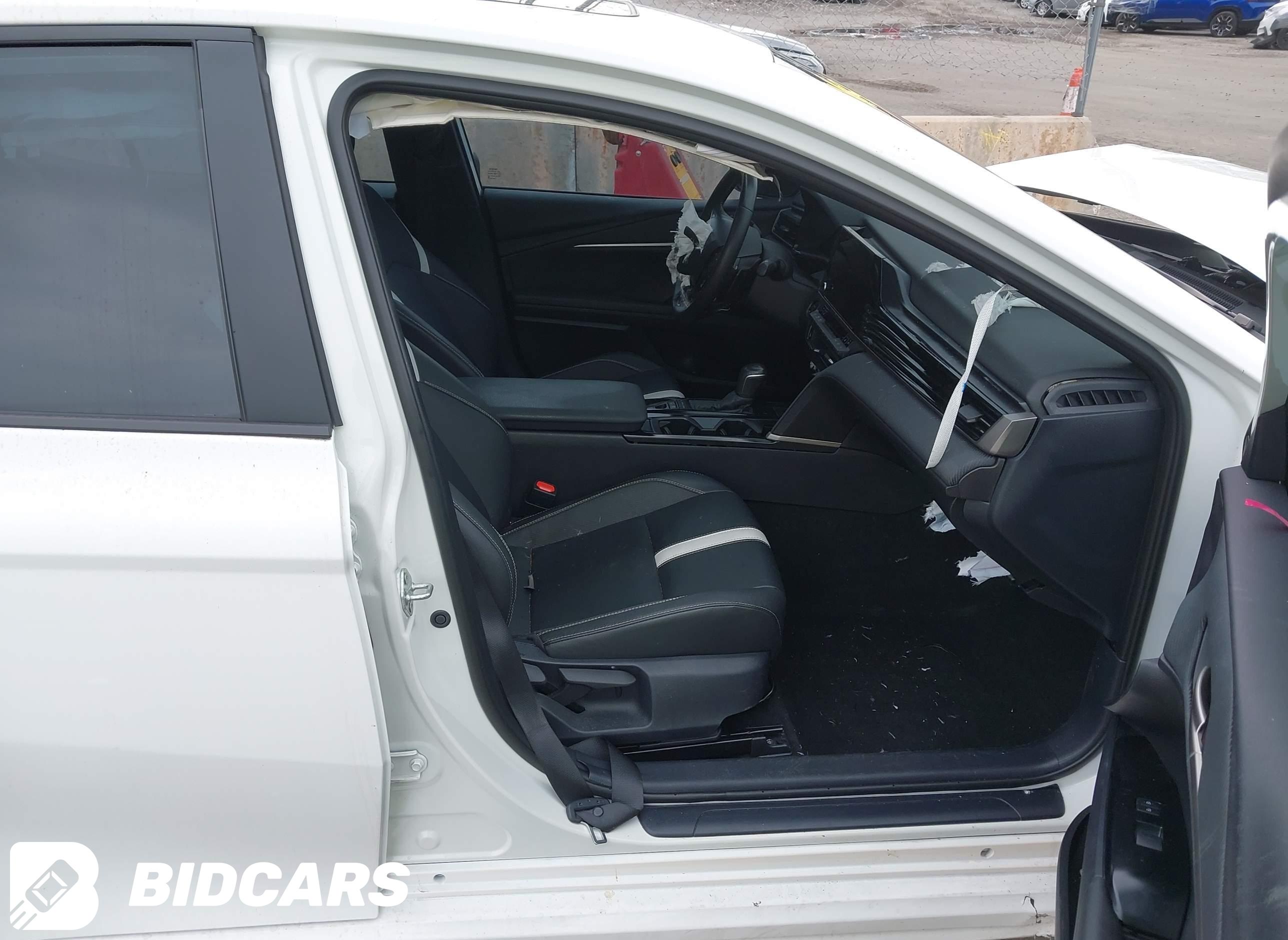 2025 Toyota Camry, SE