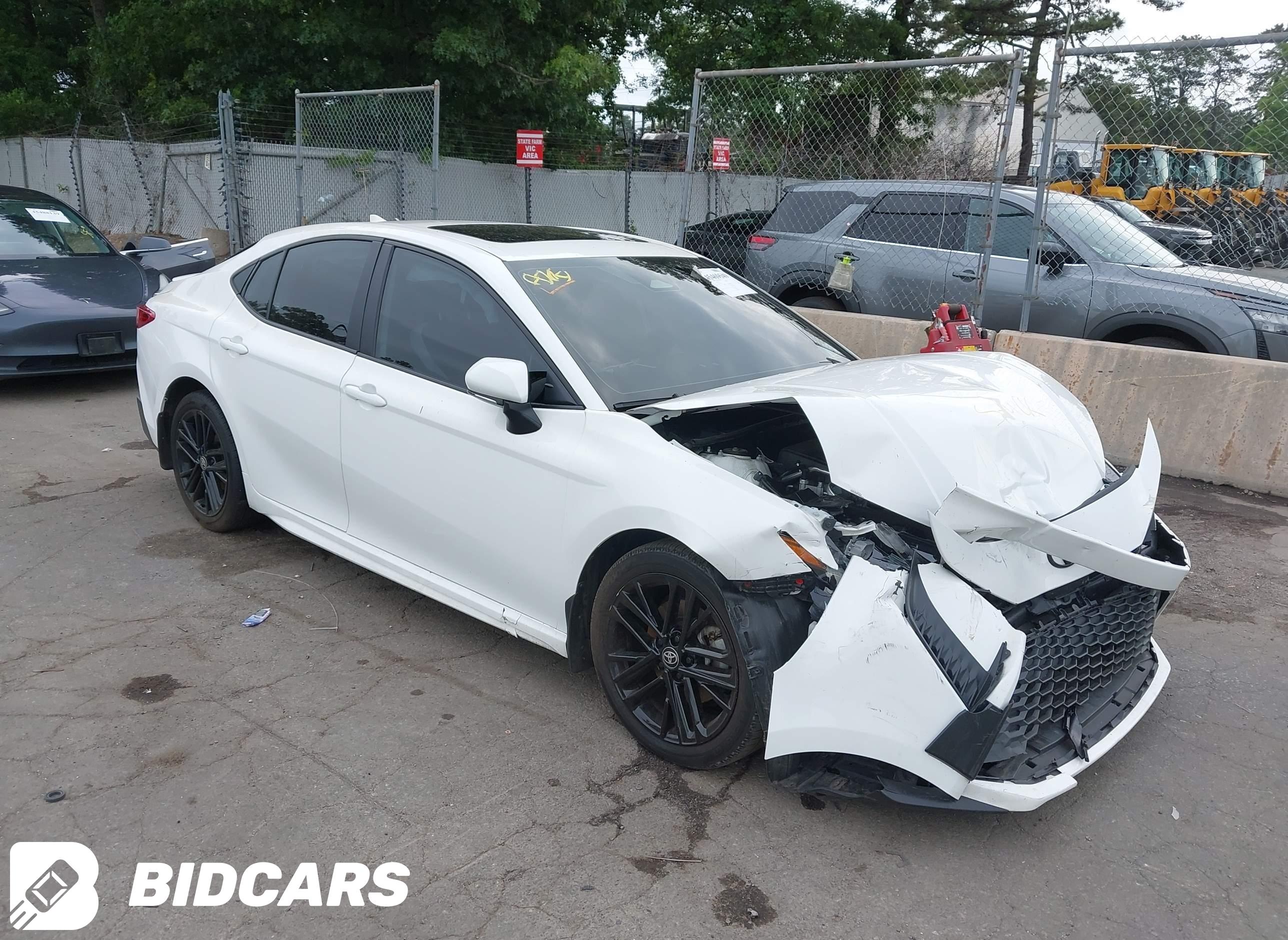 2025 Toyota Camry, SE