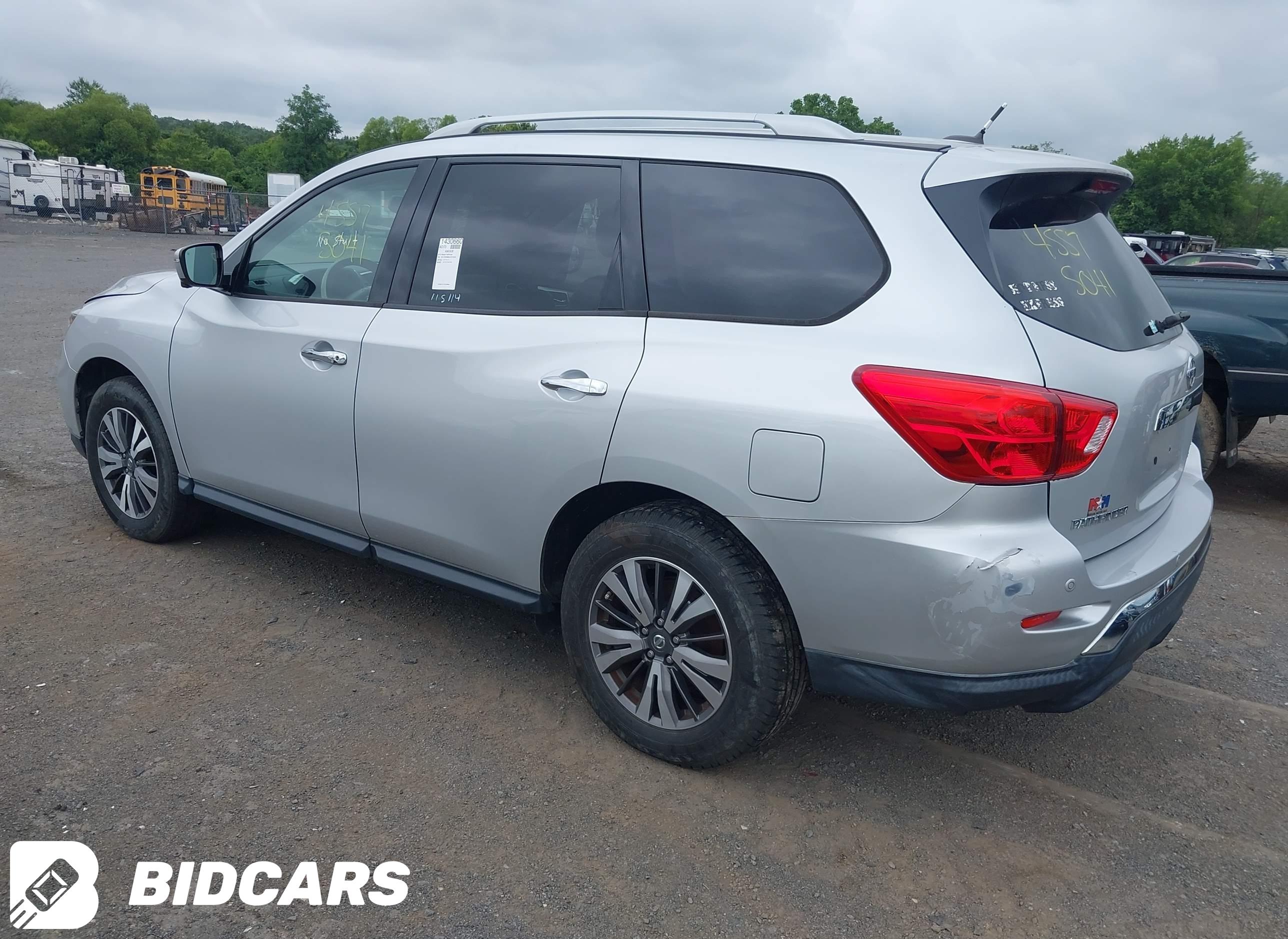 2018 Nissan Pathfinder, SL