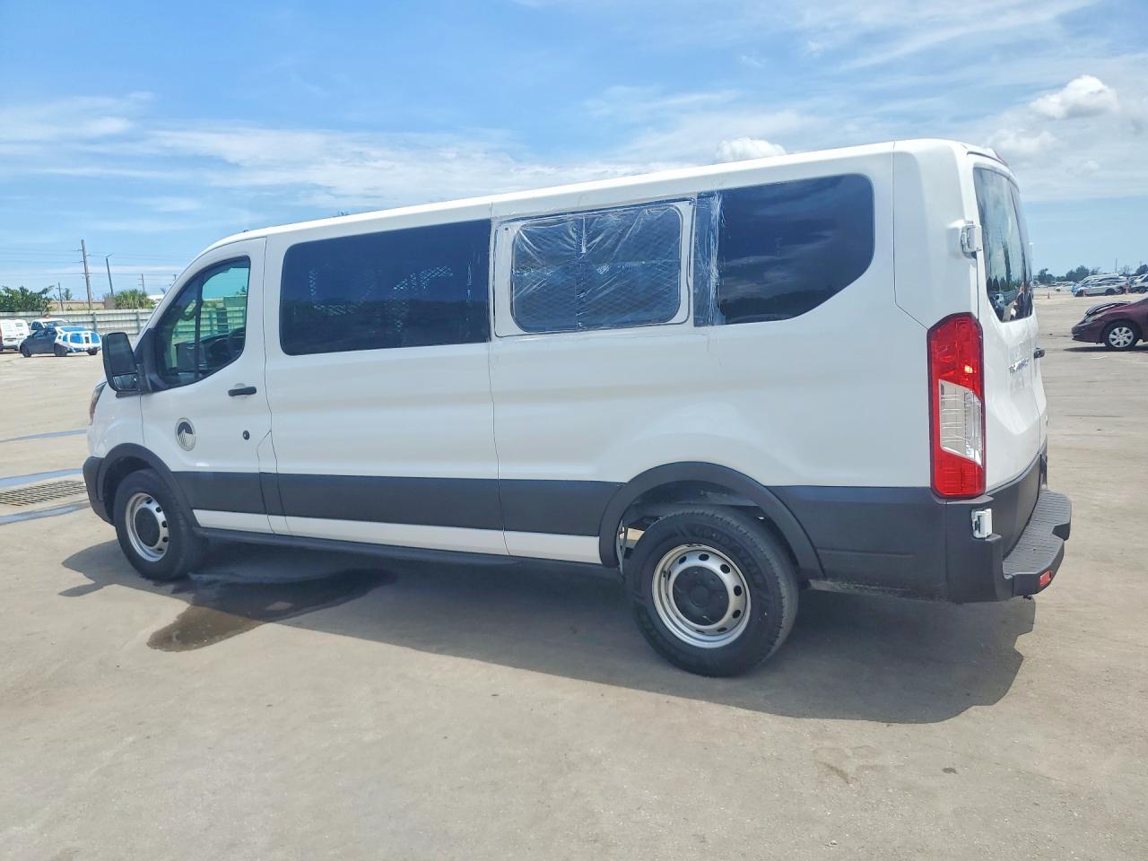 2022 Ford Transit, T-350