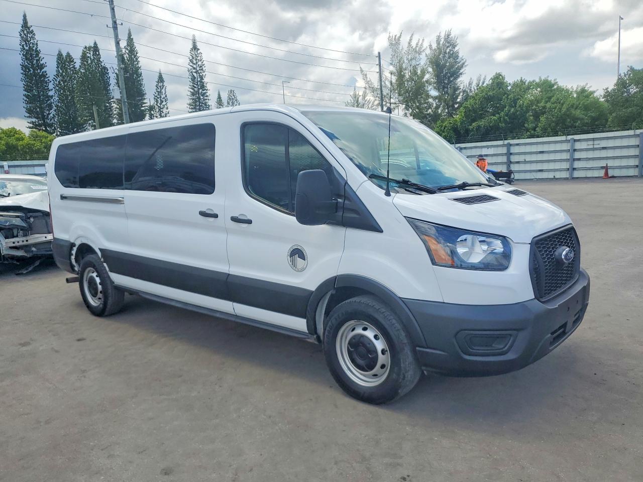 2022 Ford Transit, T-350