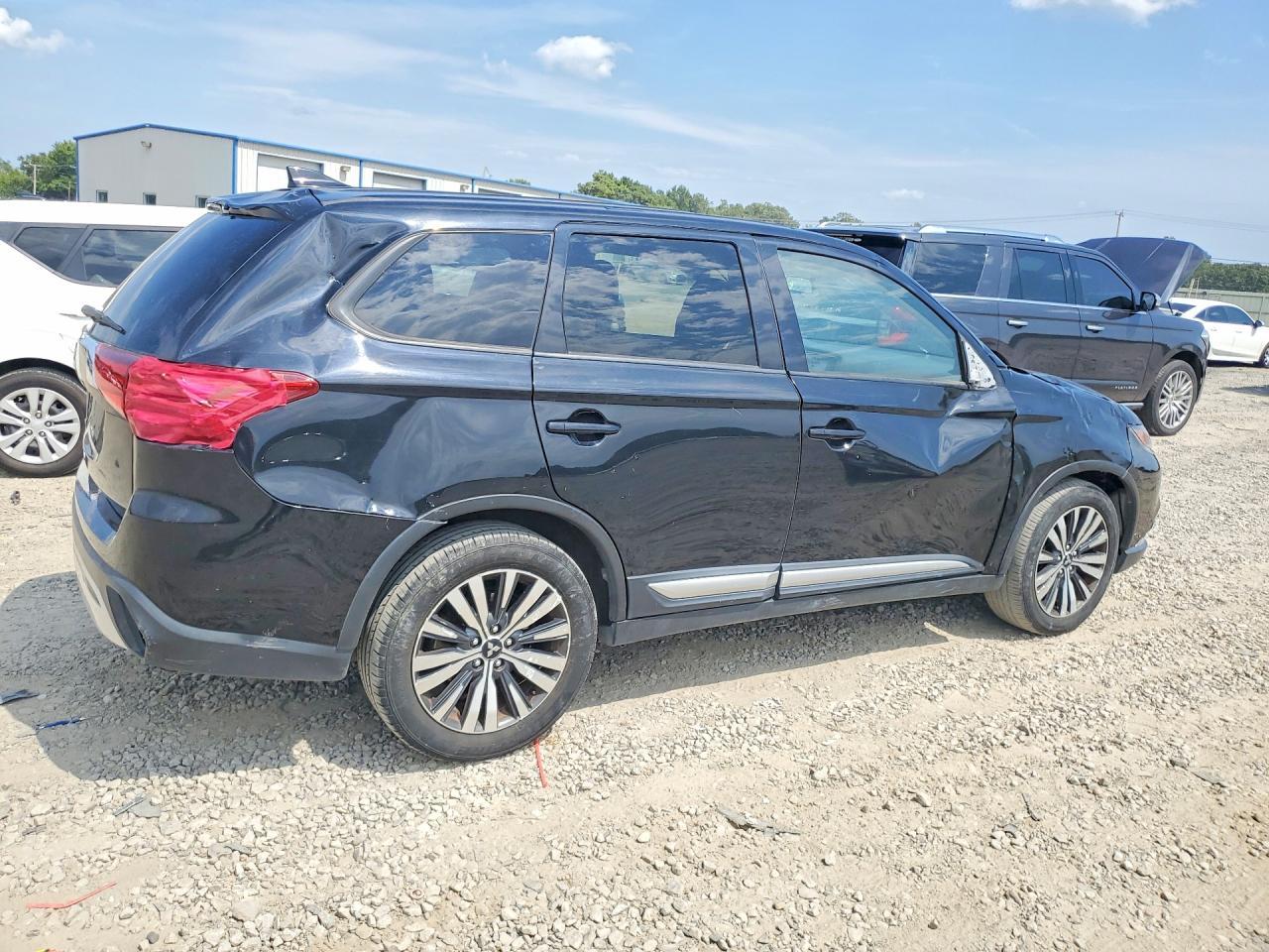 2020 Mitsubishi Outlander, ES