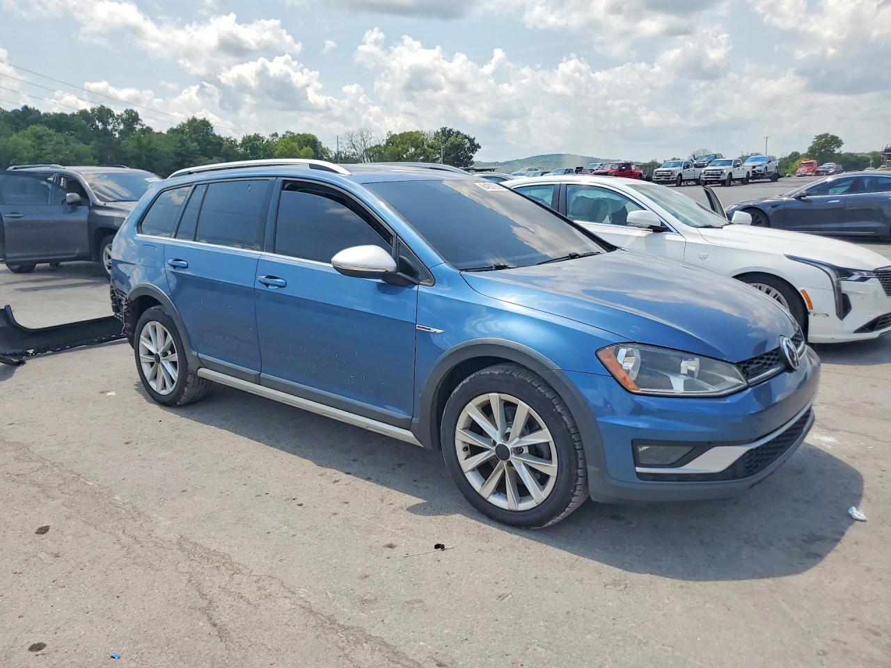 2017 Volkswagen Golf, S