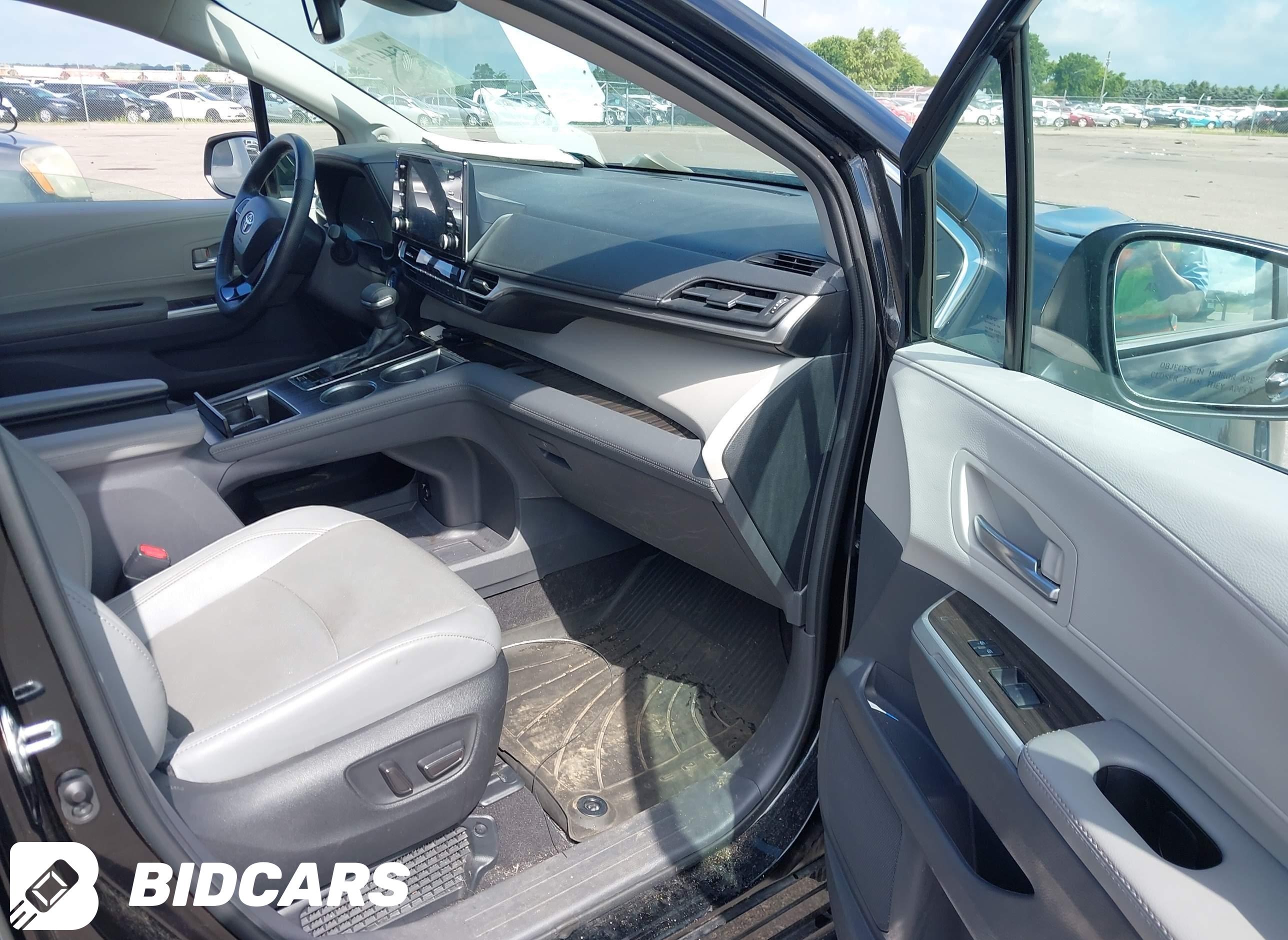 2023 Toyota Sienna, Limited