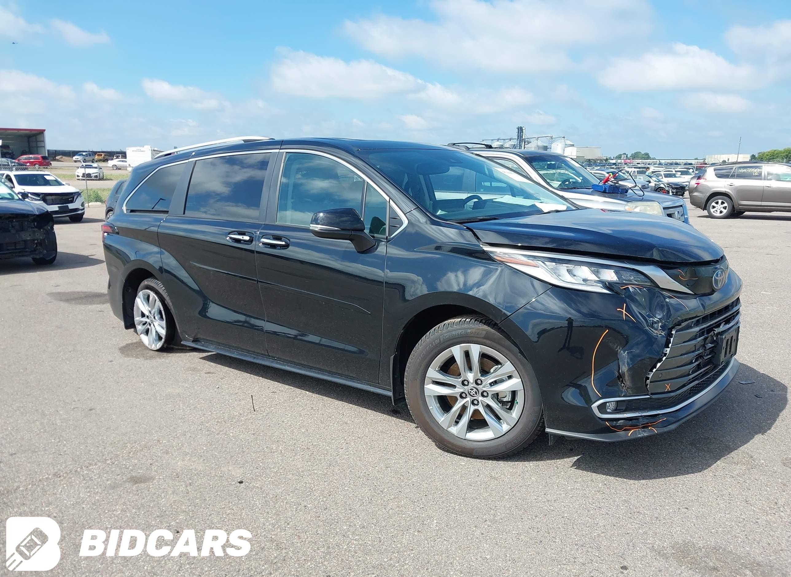 2023 Toyota Sienna, Limited