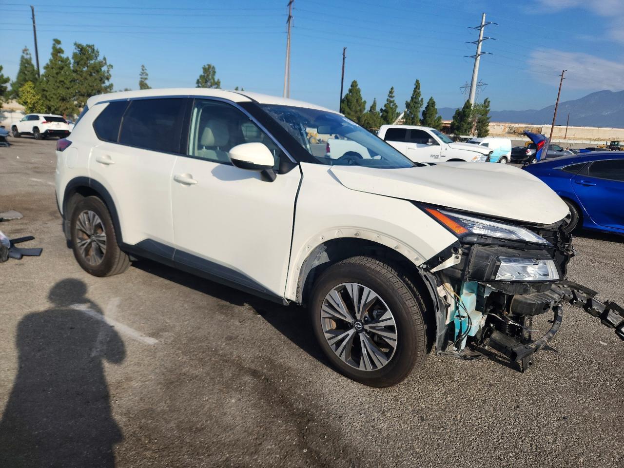 2022 Nissan Rogue, SV