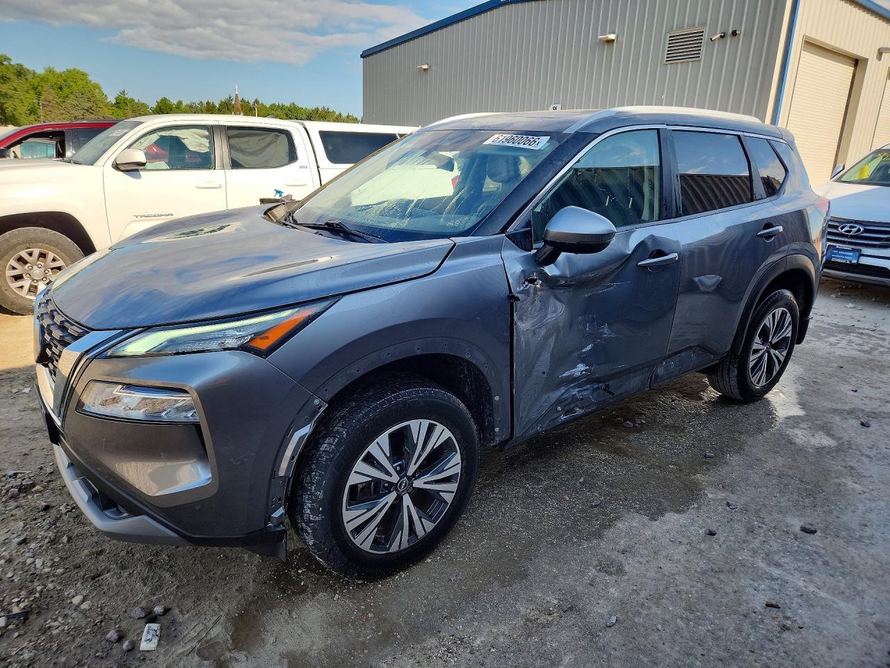 2022 Nissan Rogue, SV