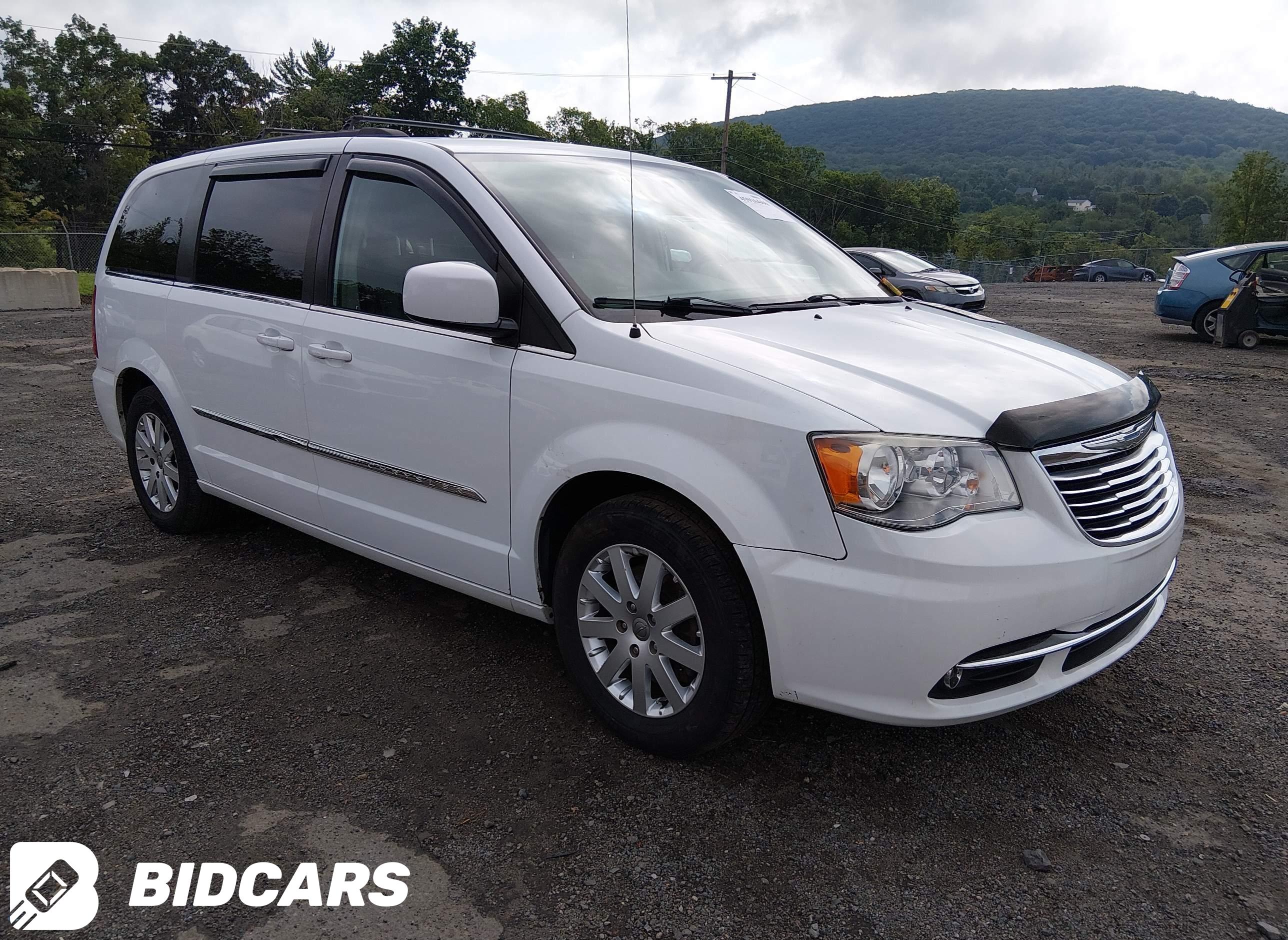 2016 Chrysler Town and Countr...