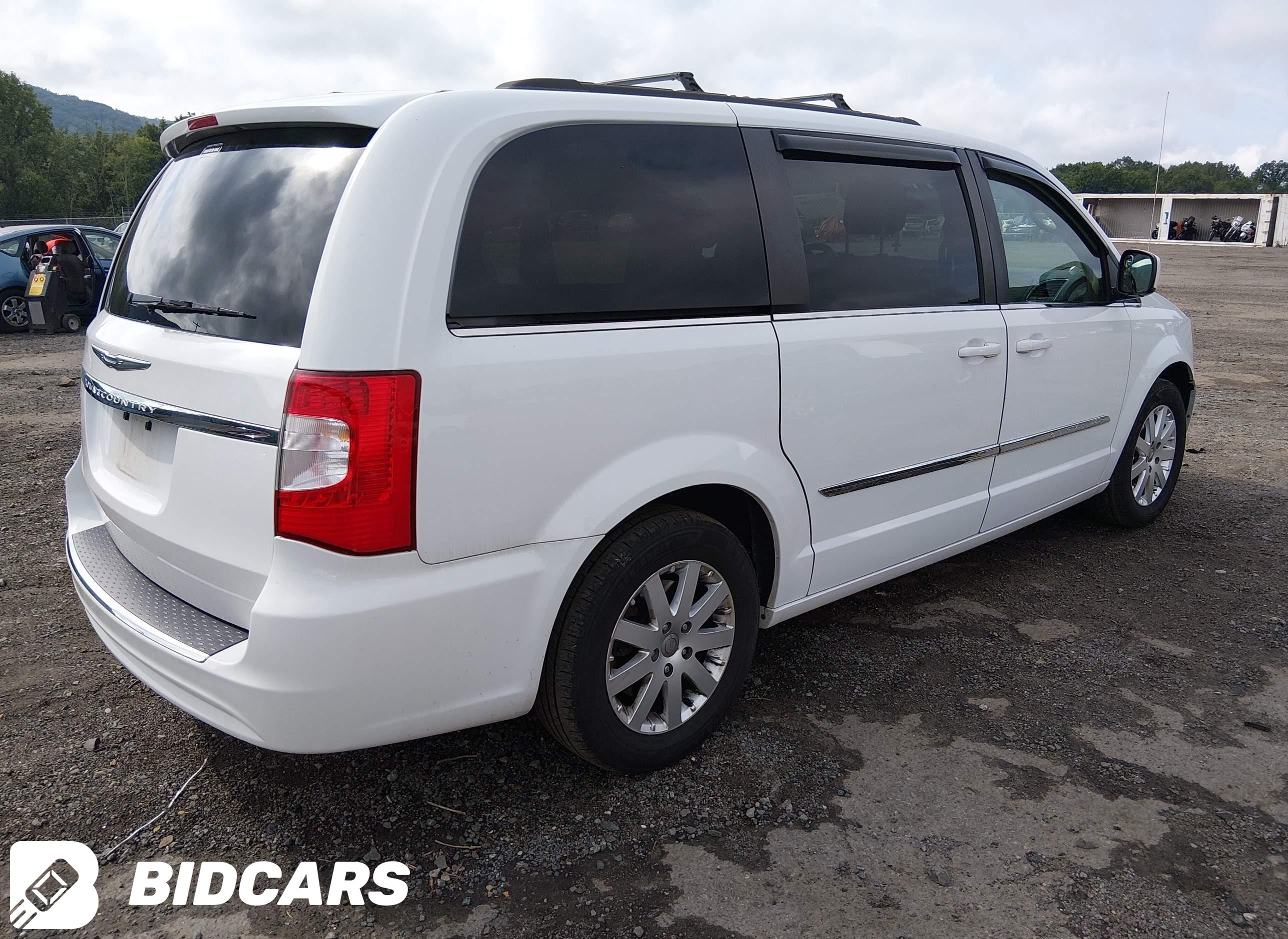 2016 Chrysler Town and Countr...