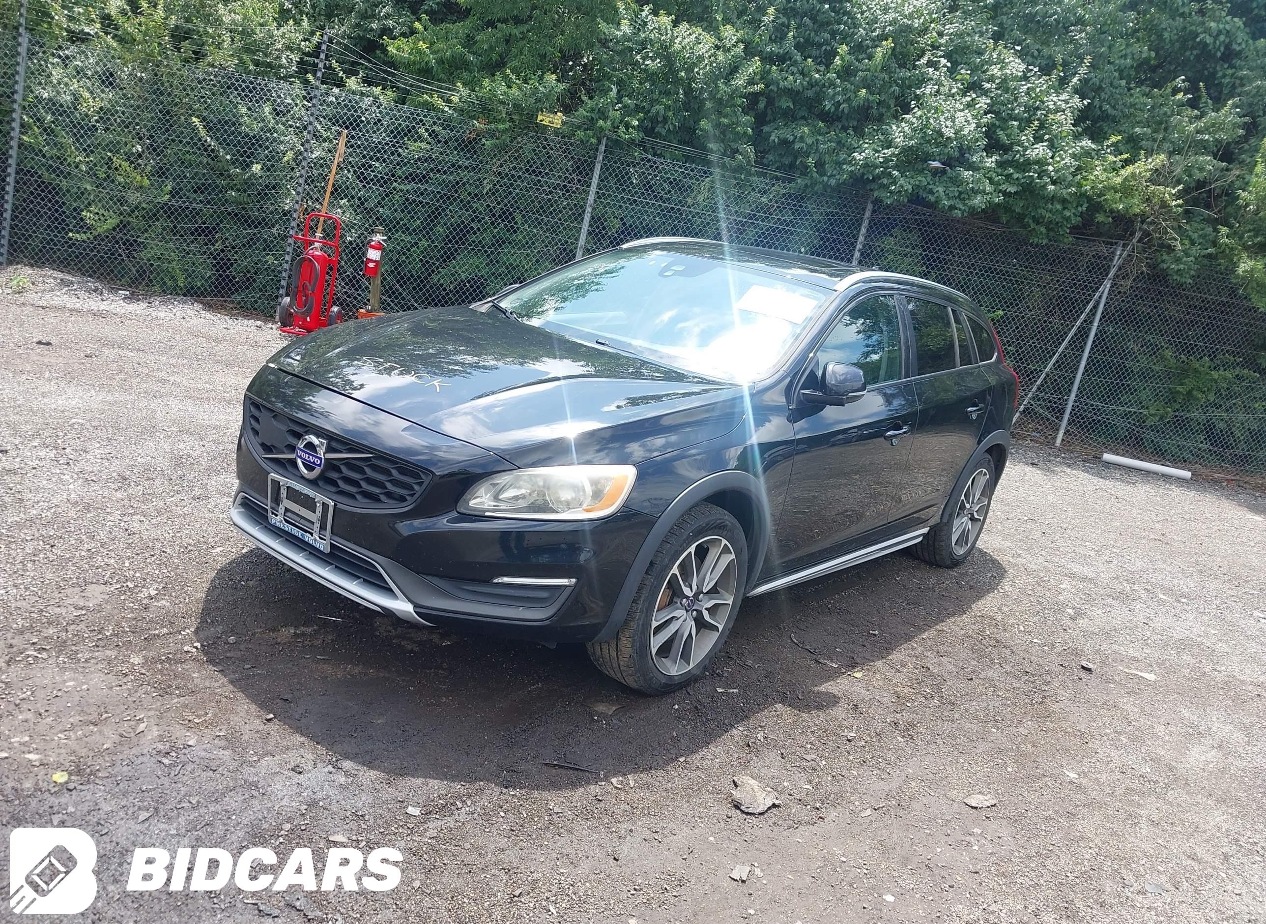 2016 Volvo V60, Cross Country T5