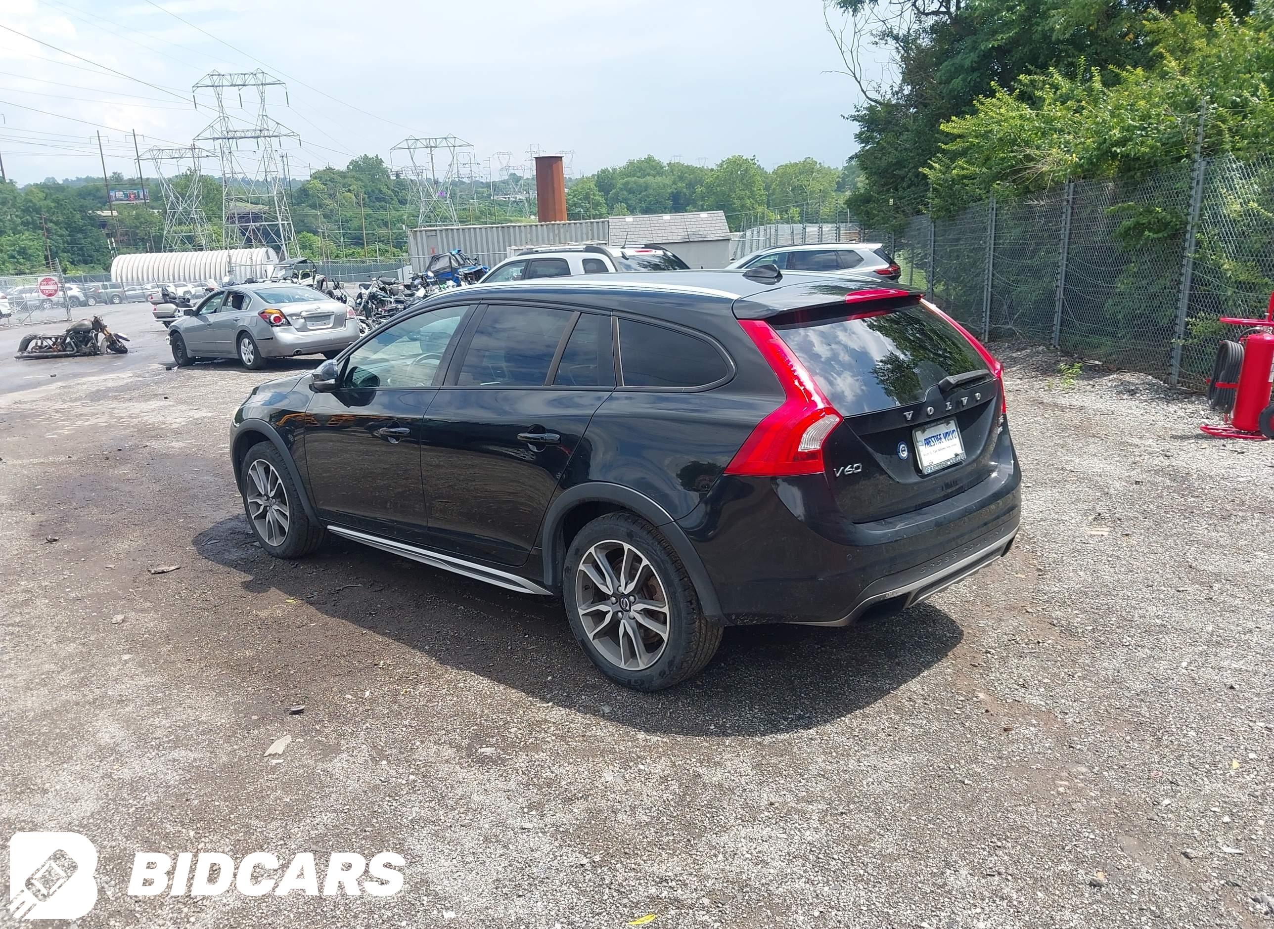 2016 Volvo V60, Cross Country T5