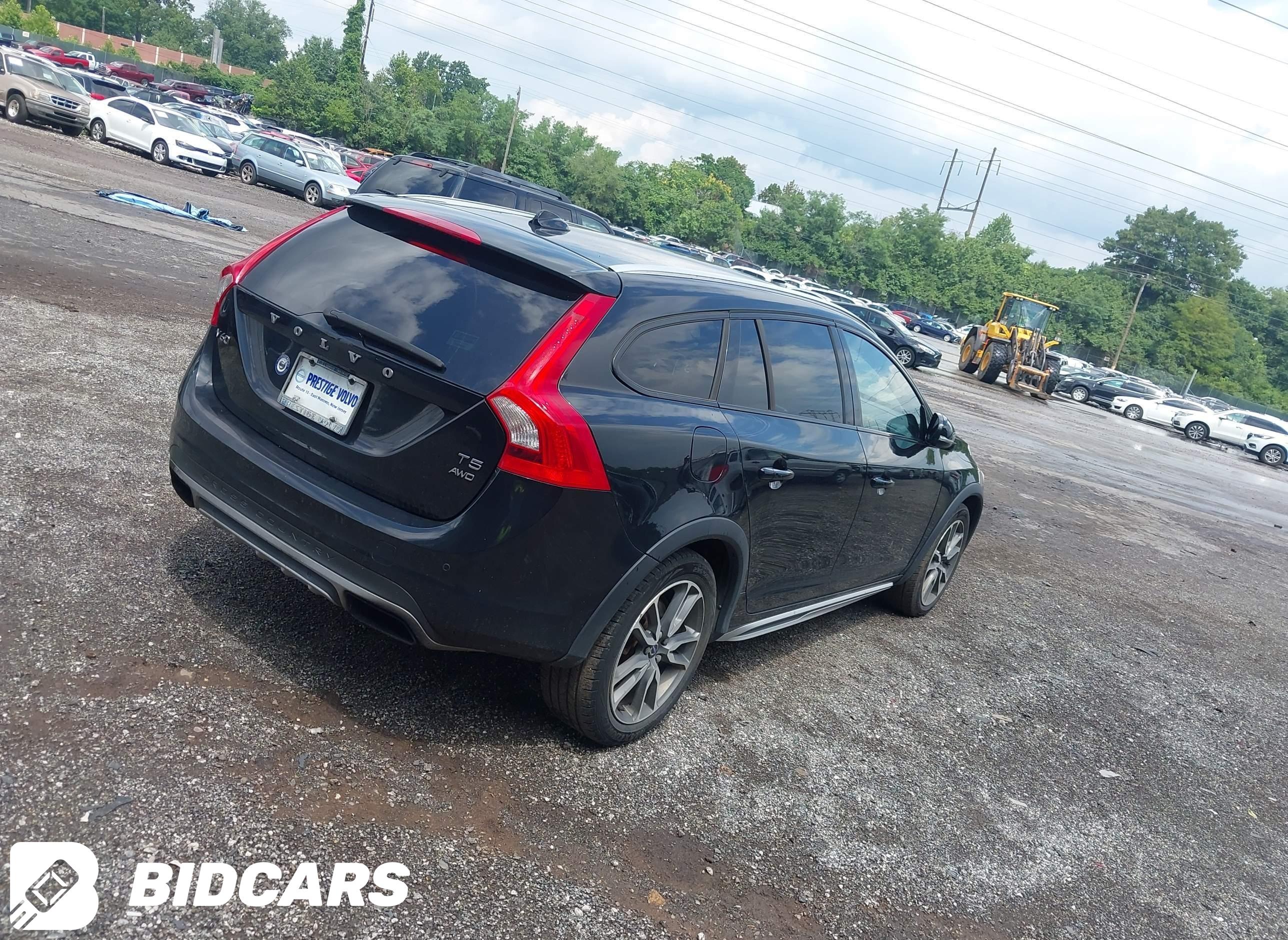 2016 Volvo V60, Cross Country T5