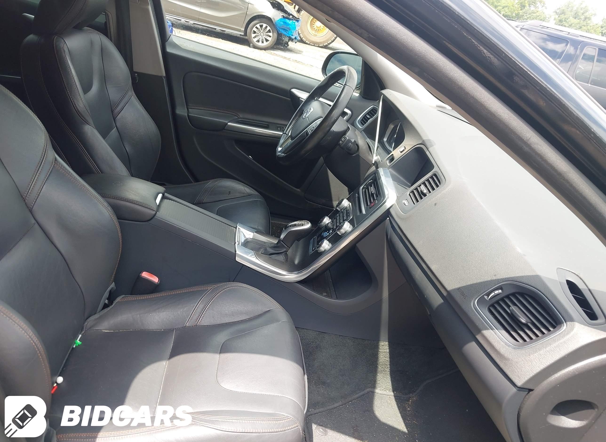 2016 Volvo V60, Cross Country T5