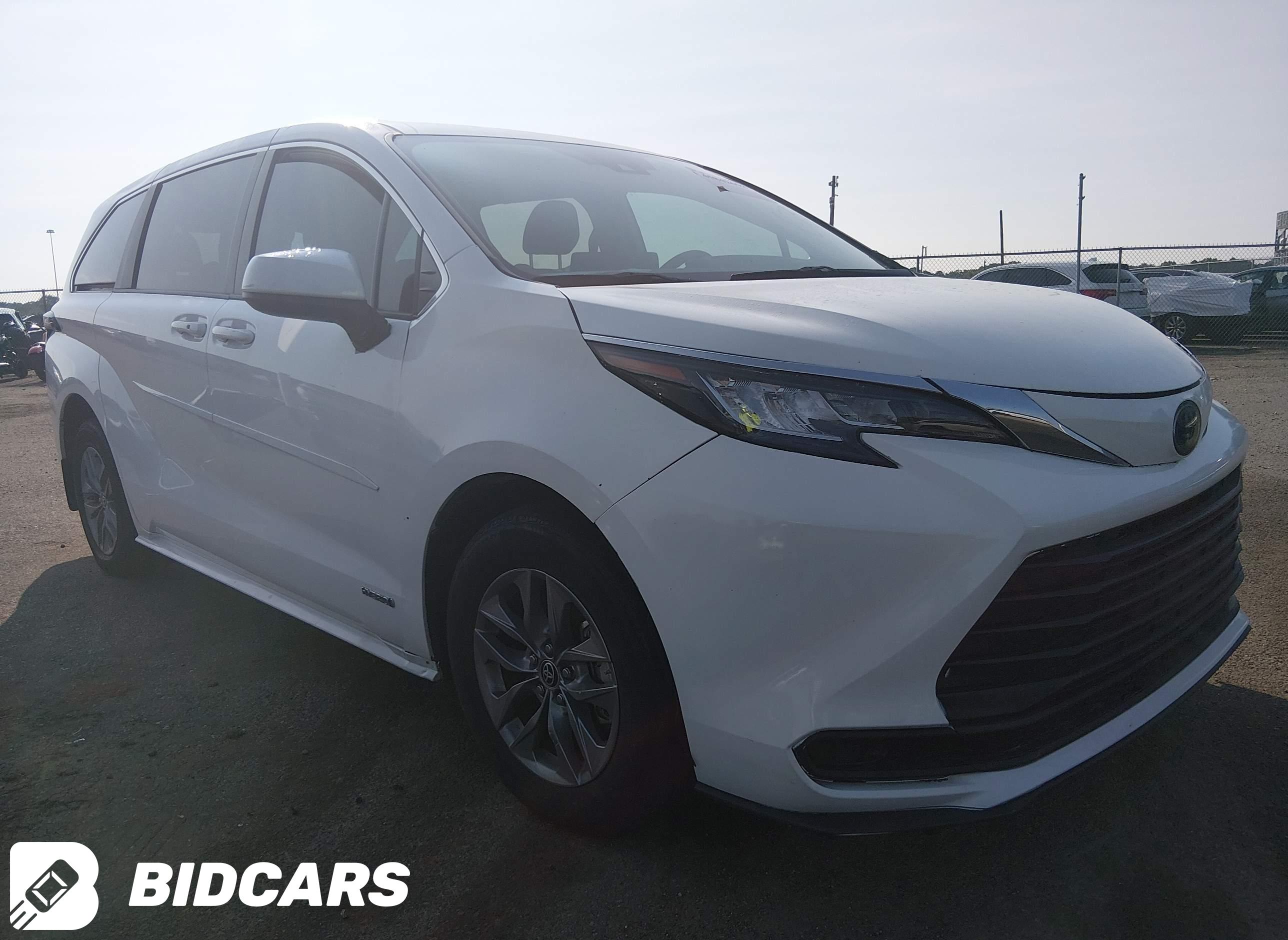 2021 Toyota Sienna, LE
